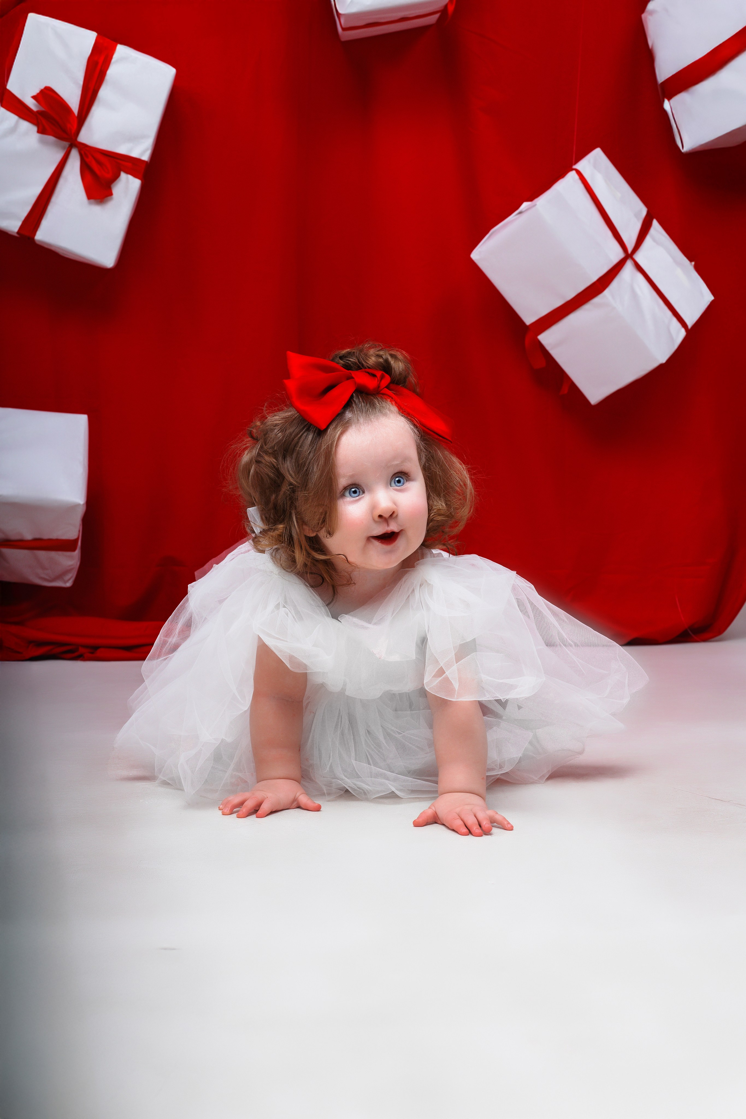 Профессиональная фотосессия на годик девочке в фотостудии в Сочи. Детский студийный фотограф Сочи