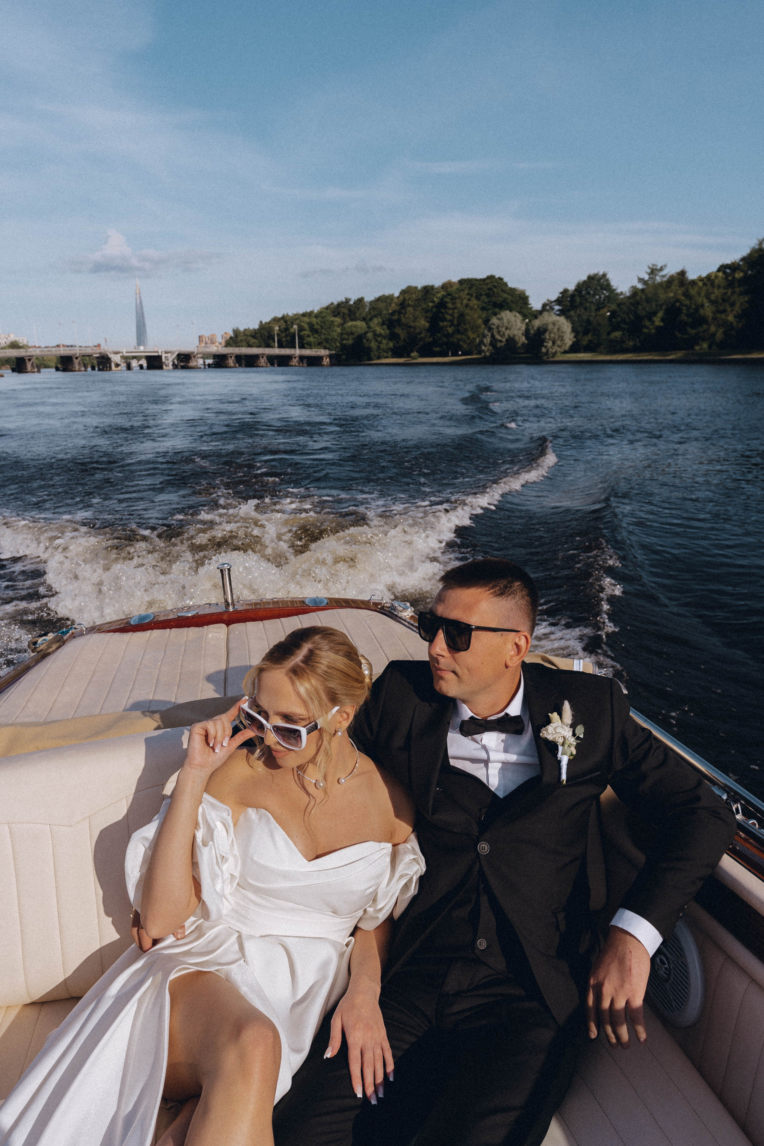 СВАДЕНБНАЯ СЬЕМКА НА КАТЕРЕ ПО КАНАЛАМ САНКТ-ПЕТЕРБУРГА И В АКВАТОРИИ НЕВЫ. Профессиональный фотограф, Санкт-Петербург — Виктория Богомолова