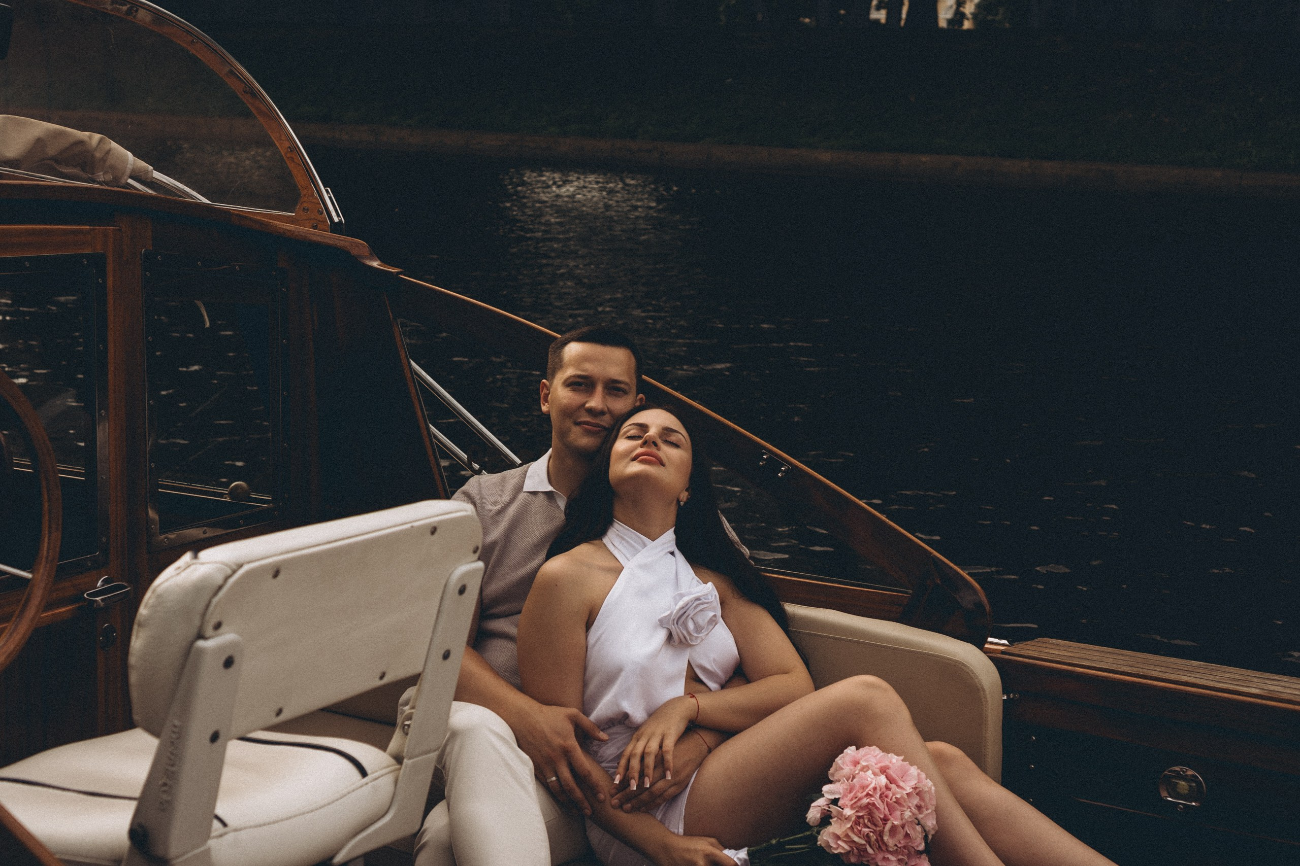 СВАДЕНБНАЯ СЬЕМКА НА КАТЕРЕ ПО КАНАЛАМ САНКТ-ПЕТЕРБУРГА И В АКВАТОРИИ НЕВЫ. Профессиональный фотограф, Санкт-Петербург — Виктория Богомолова