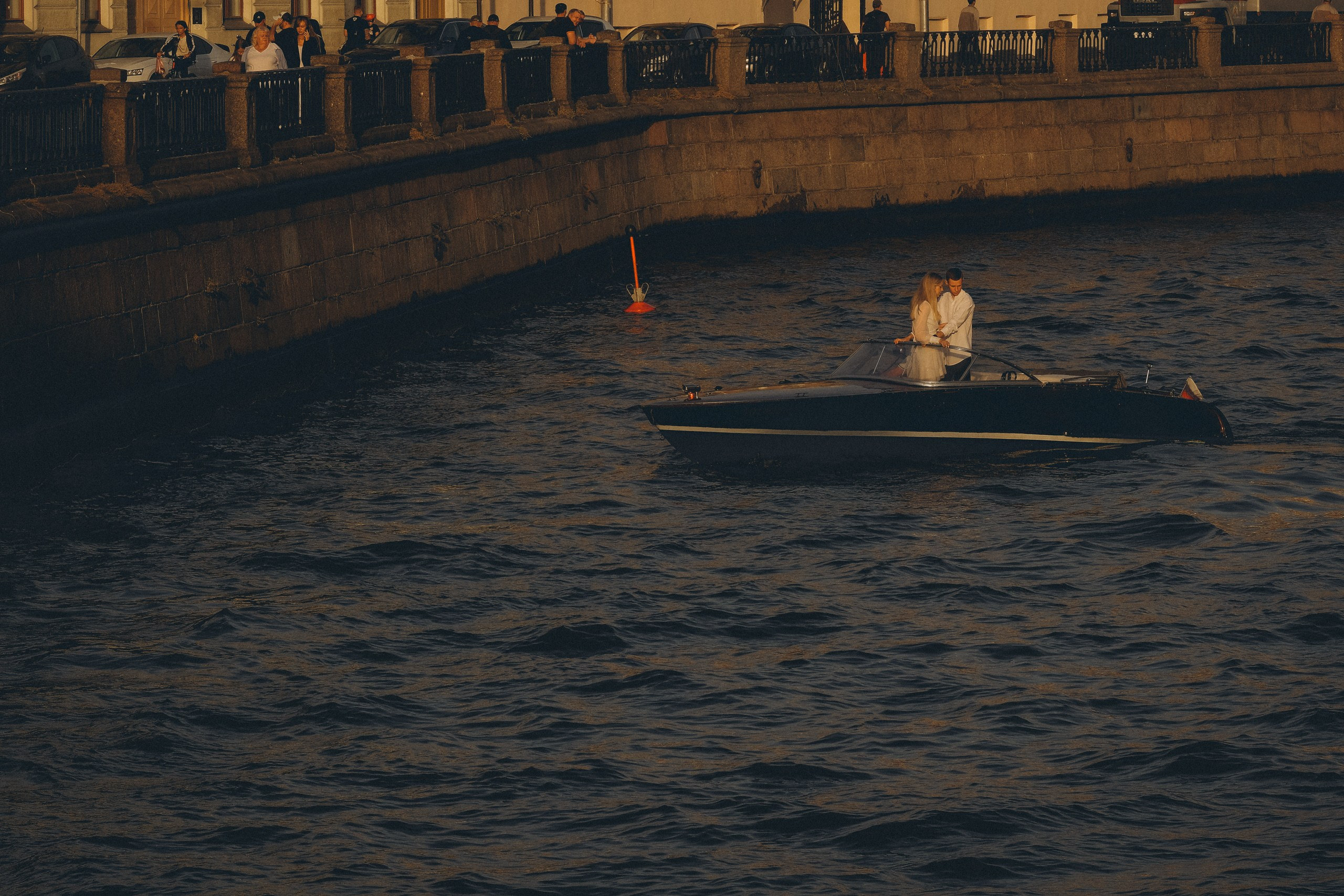 СВАДЕНБНАЯ СЬЕМКА НА КАТЕРЕ ПО КАНАЛАМ САНКТ-ПЕТЕРБУРГА И В АКВАТОРИИ НЕВЫ. Профессиональный фотограф, Санкт-Петербург — Виктория Богомолова