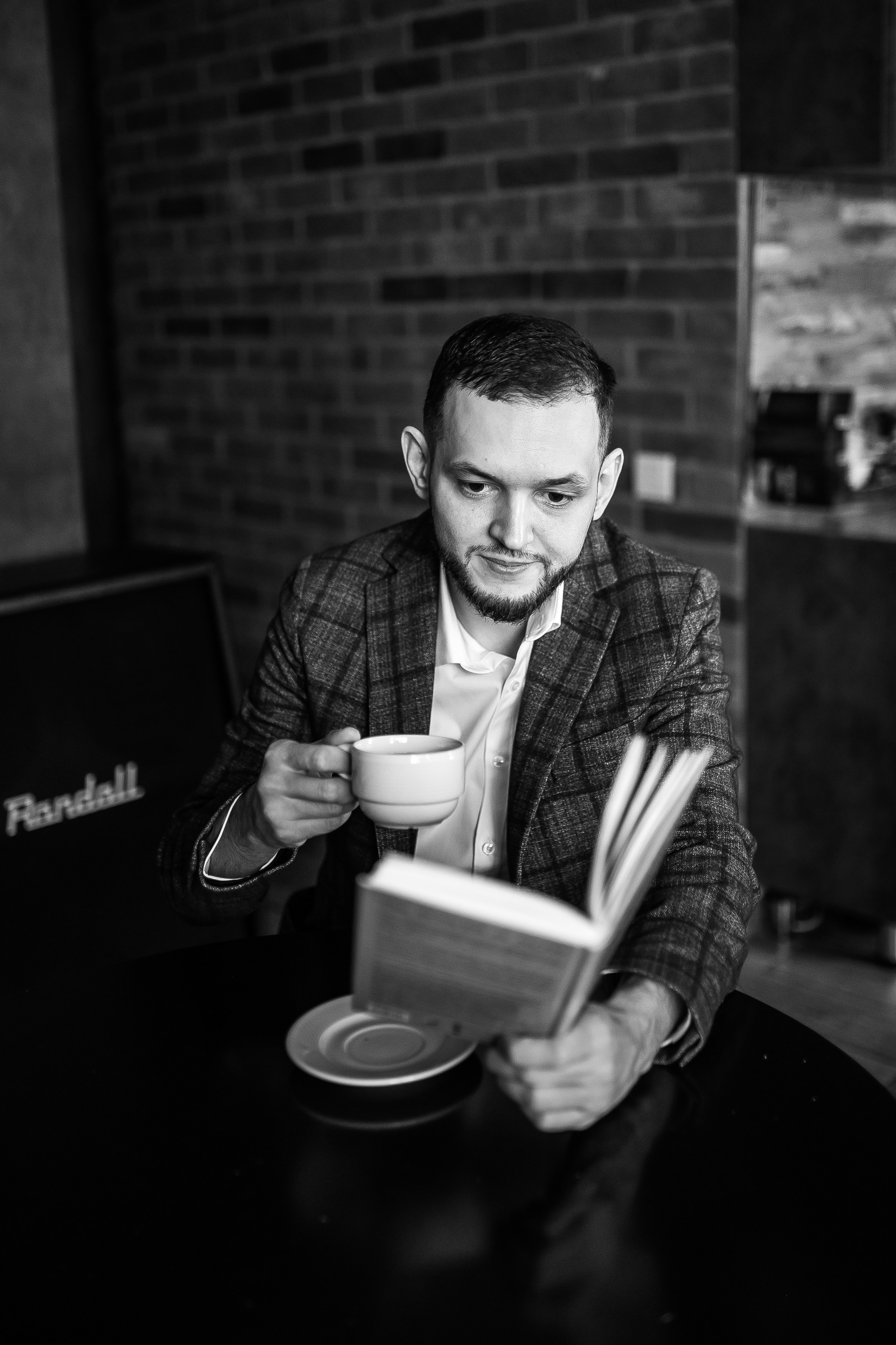 Свадьба Полины и Сергея (сборы жениха). Портретный фотограф Юлия Красноперова в Барнауле/Заринске