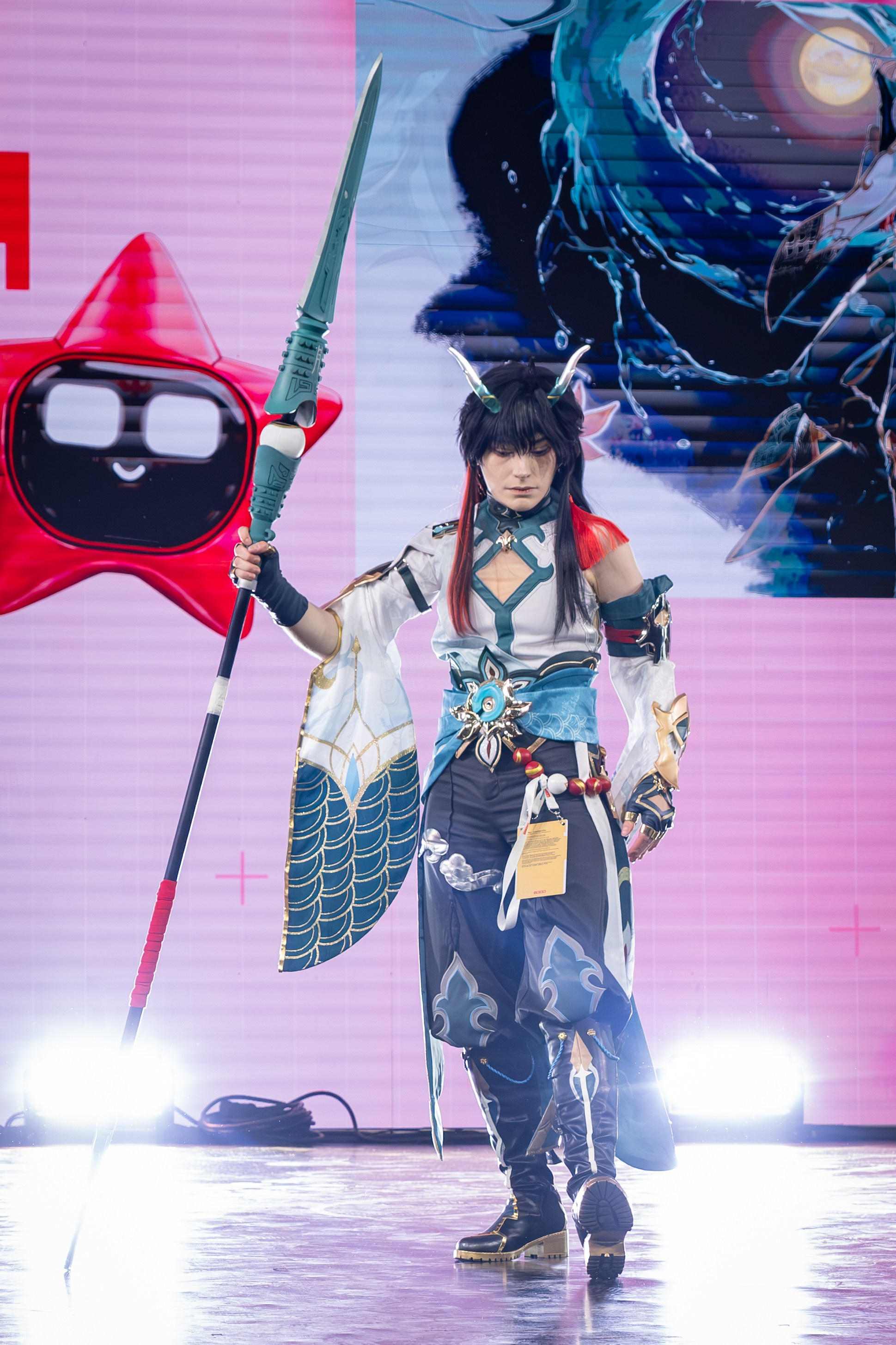 Сцена РЭД ЭКСПО 2024. Косплей фотограф