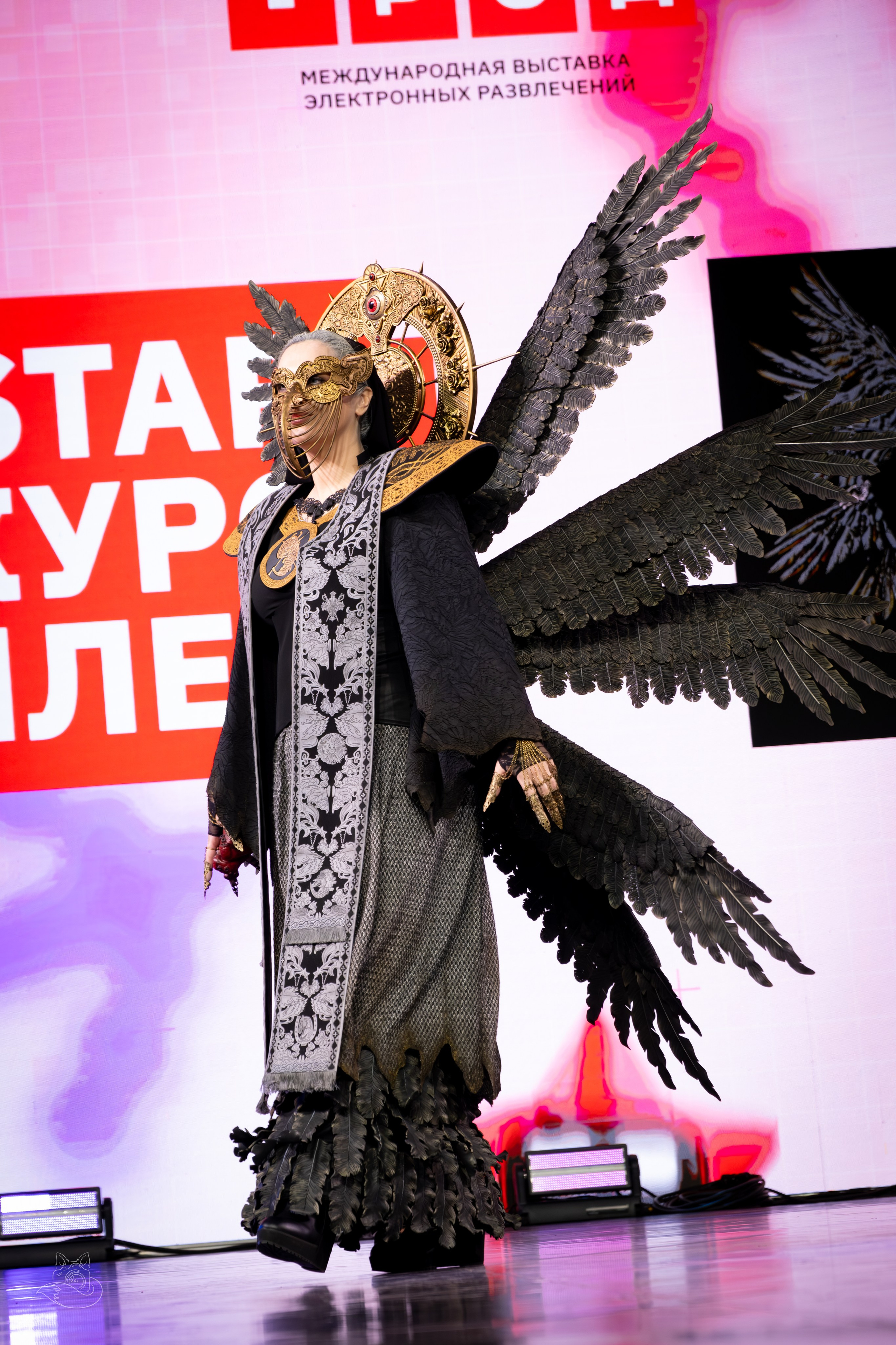 Сцена РЭД ЭКСПО 2024. Косплей фотограф