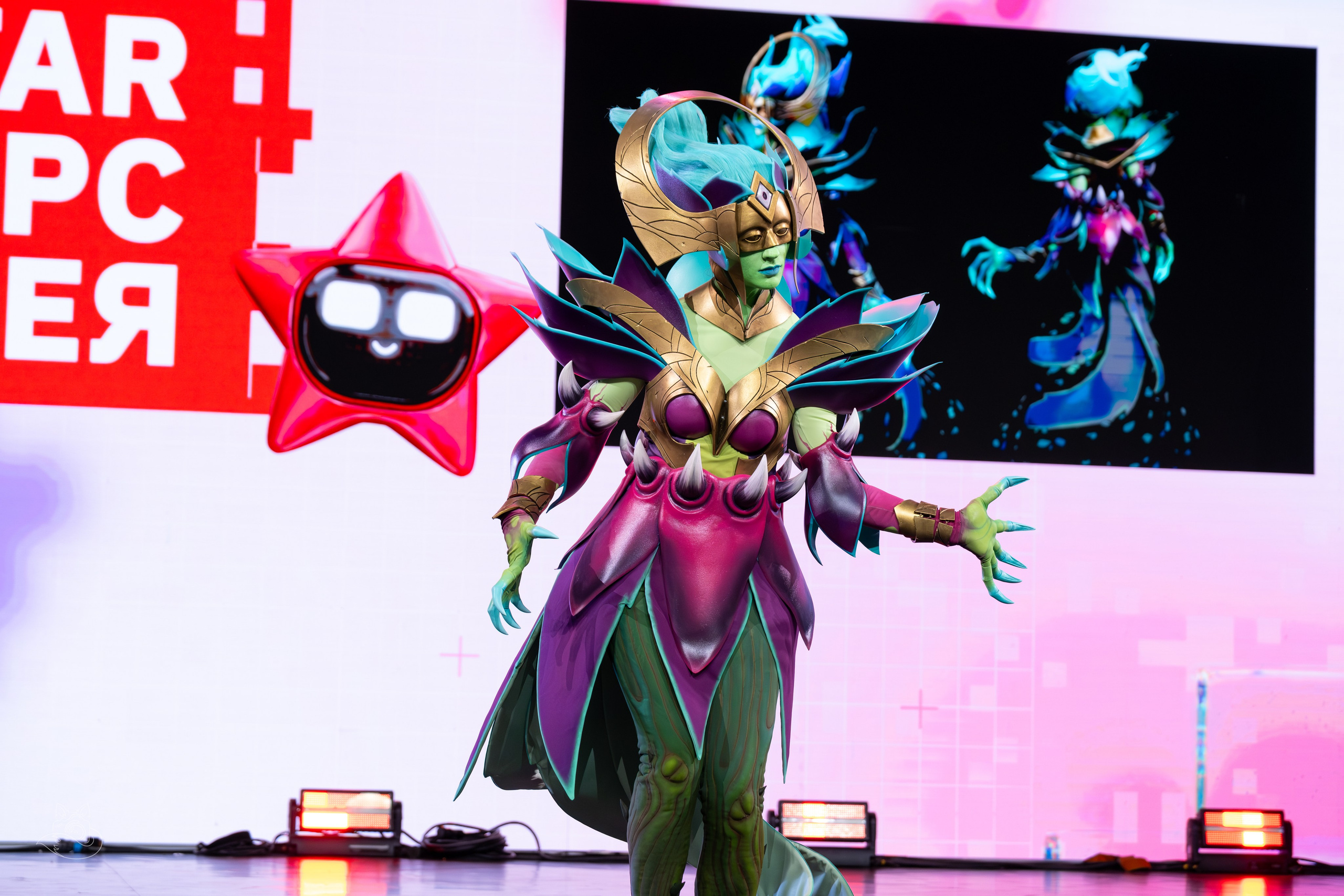 Сцена РЭД ЭКСПО 2024. Косплей фотограф