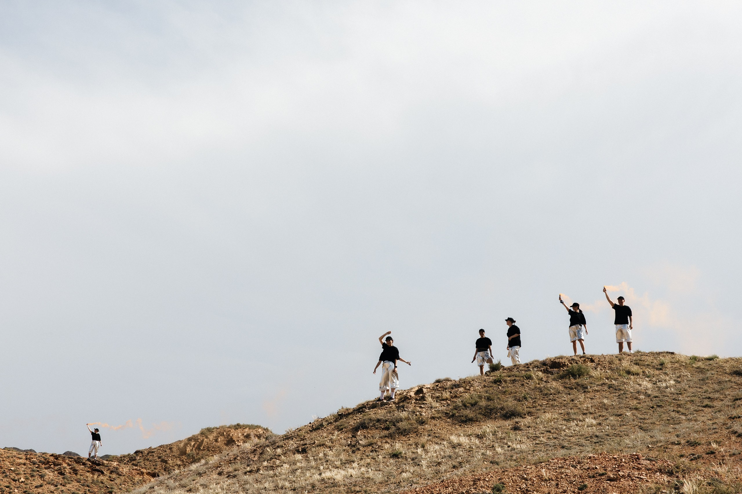 Здравствуйте! Я свадебный фотограф из Ульяновска, работаю в том числе по всей России и с выездом за границу. Снимаю свадьбы, lovestory, корпоративы, светский репортаж. Провожу обучение по фотографии, мастер-классы и воркшопы для других фотографов.