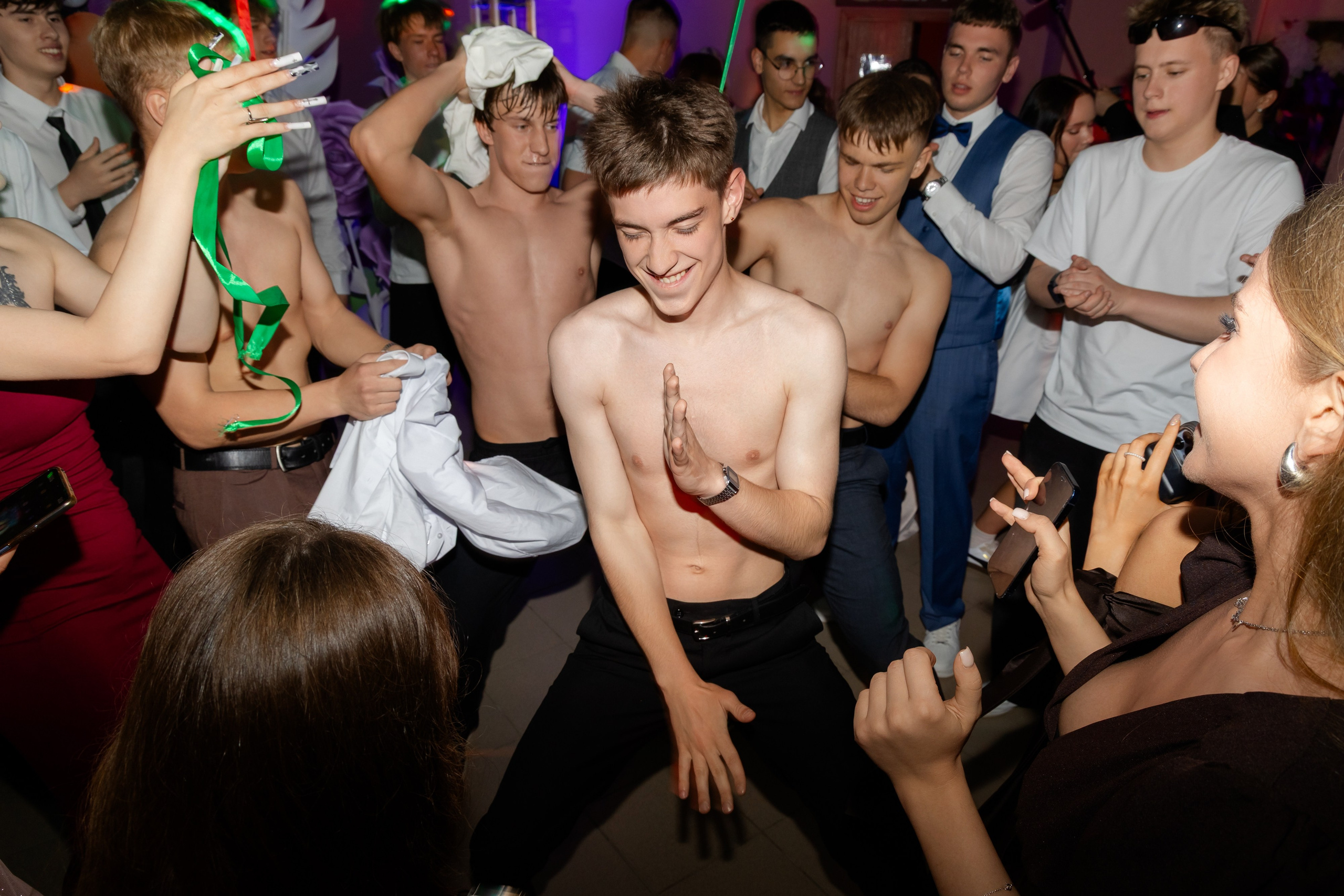 Школьный выпускной 2025 год в Минске, Беларуси. Свадебный фотограф в Минске/Беларуси Сергей Спиридонов