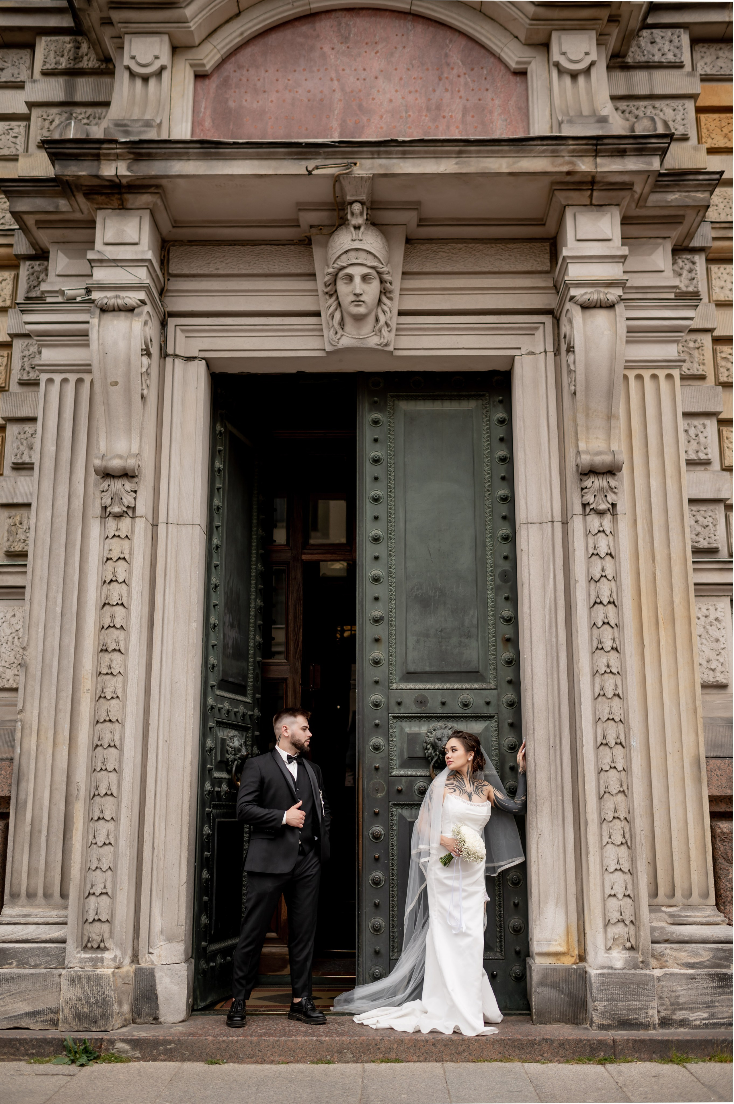 Диана и Евгений (маршрут № 1 в Питере: Исаакиевская площадь, красные маркизы Астории, набережная Мойки, Дворец Штиглица и Летний сад). Портретный, семейный и свадебный фотограф в Санкт-Петербурге и в Пушкине Ширяев Денис