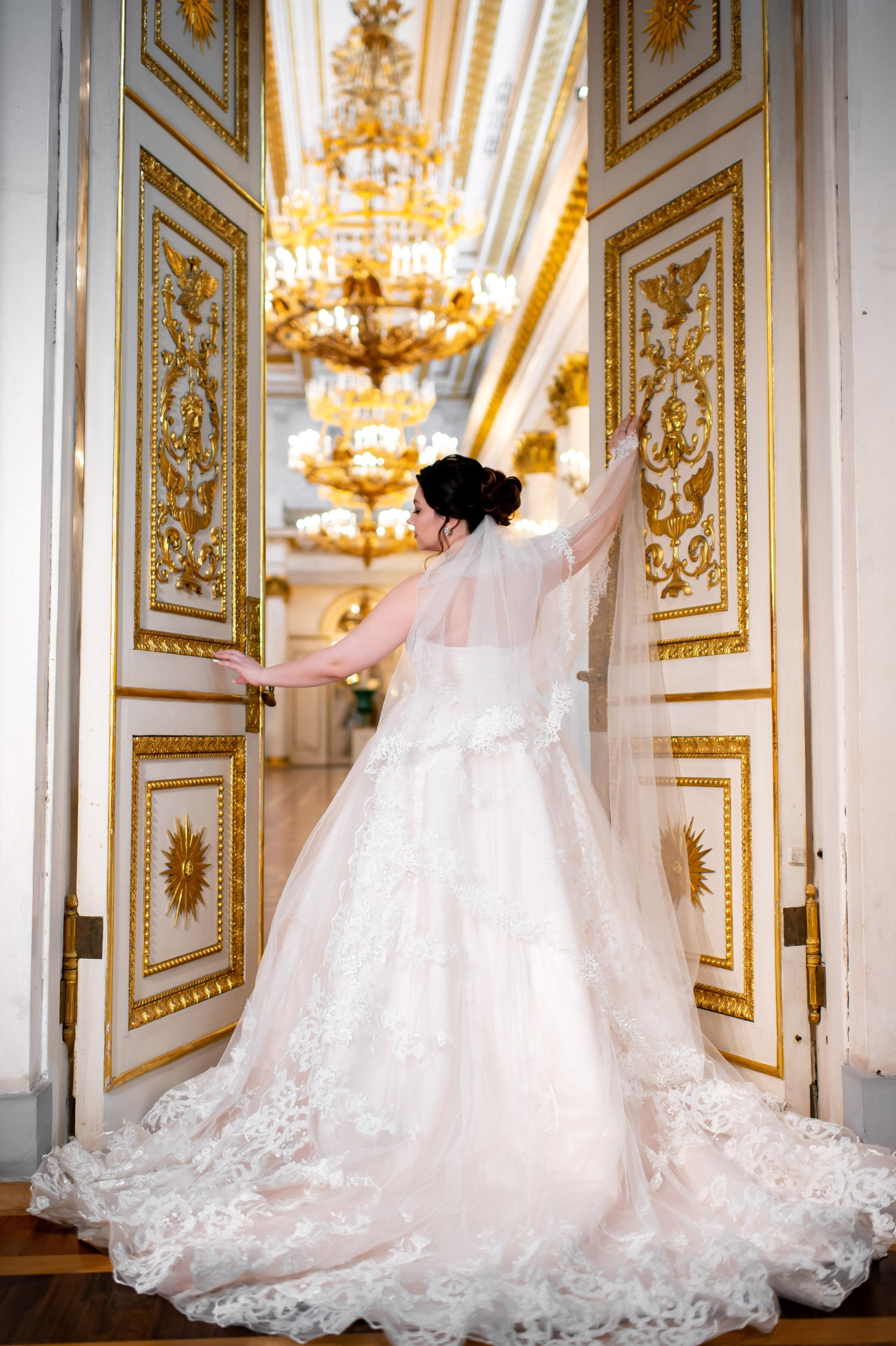 Самая красивая свадебная фотосессия в Эрмитаже. Лучшие свадебные фотографии в Эрмитажа. Портретный, семейный и свадебный фотограф в Санкт-Петербурге и в Пушкине Ширяев Денис