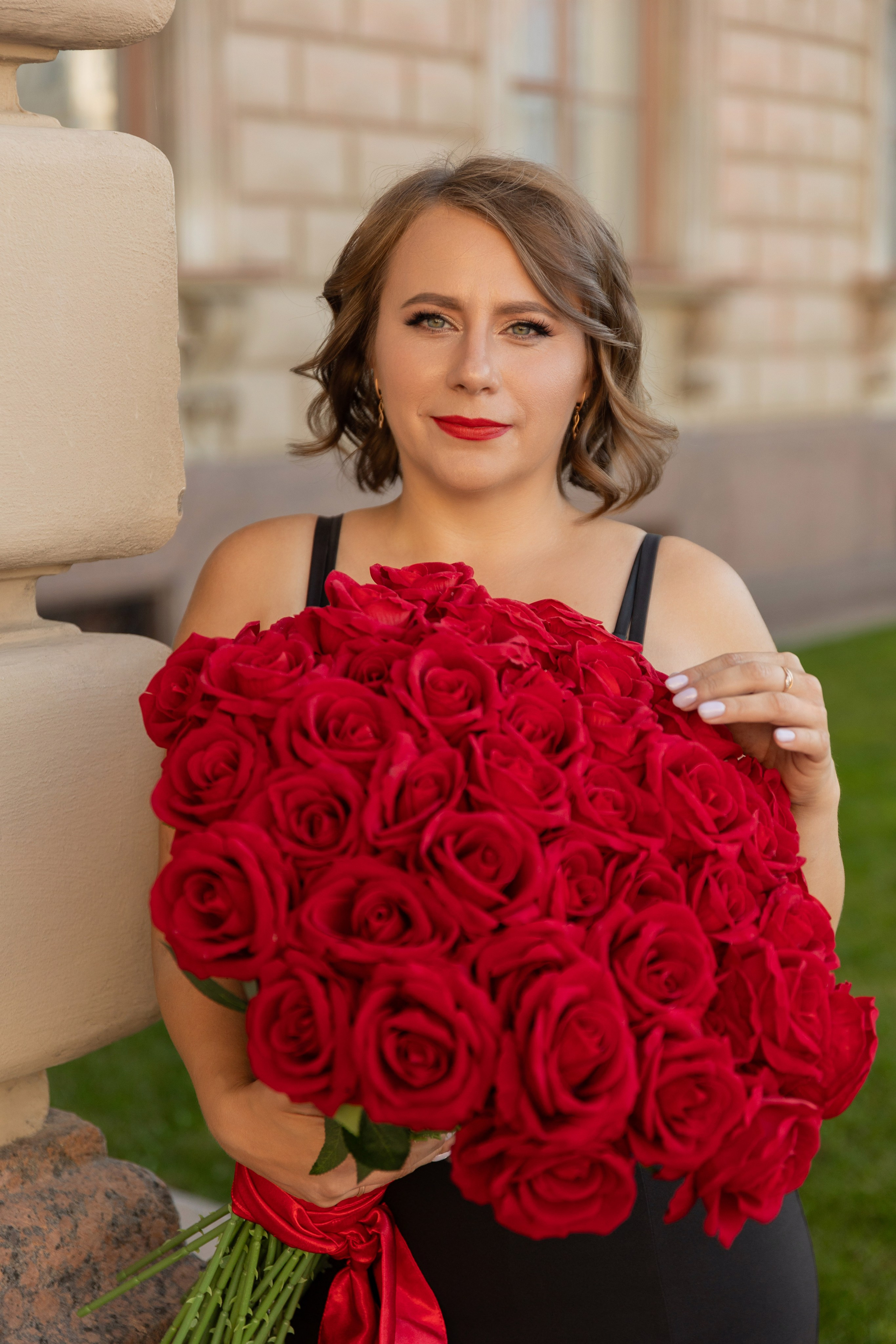 Фотопрогулка в центре с букетом красных роз. Семейный и свадебный фотограф в Санкт-Петербурге Татьяна Швыкова