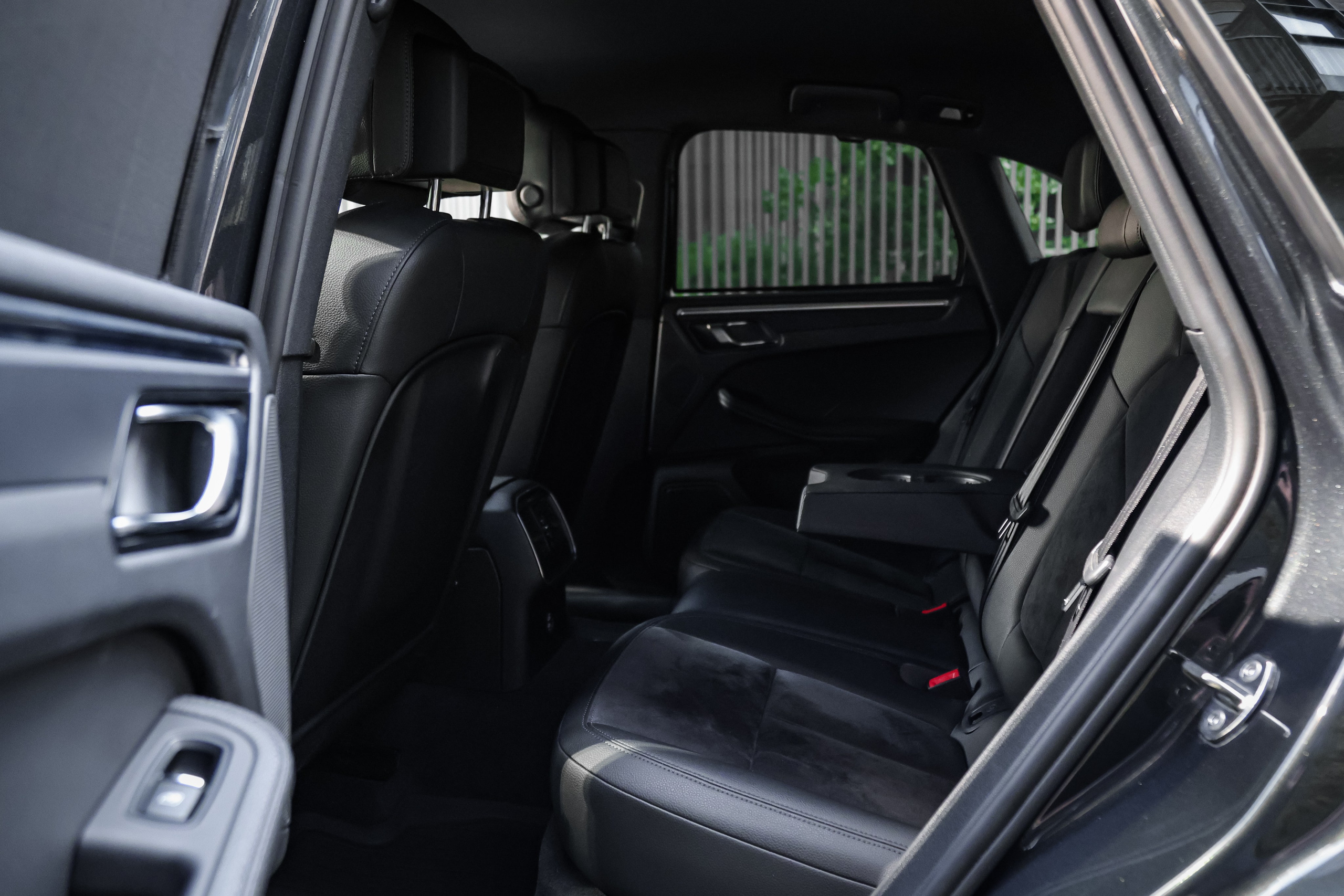 2020 PORSCHE MACAN. Mixturecaptures