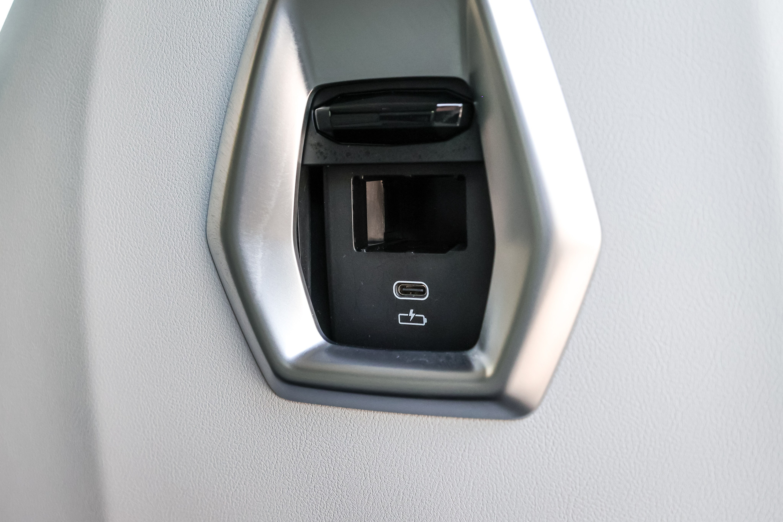 2024 BMW XM. Mixturecaptures