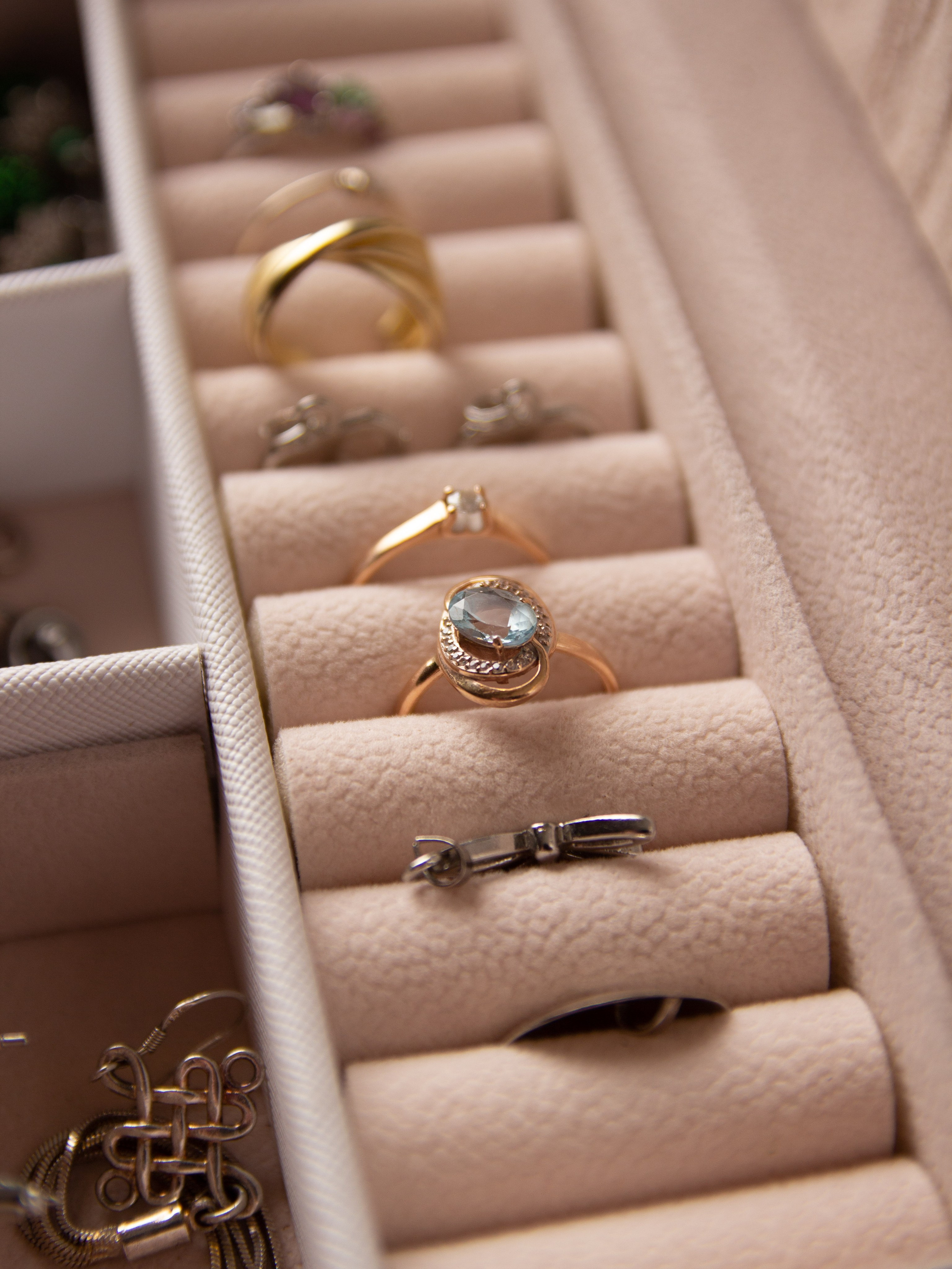 Шкатулка на сером. Александр Стряпунин — предметный фотограф в Улан-Удэ