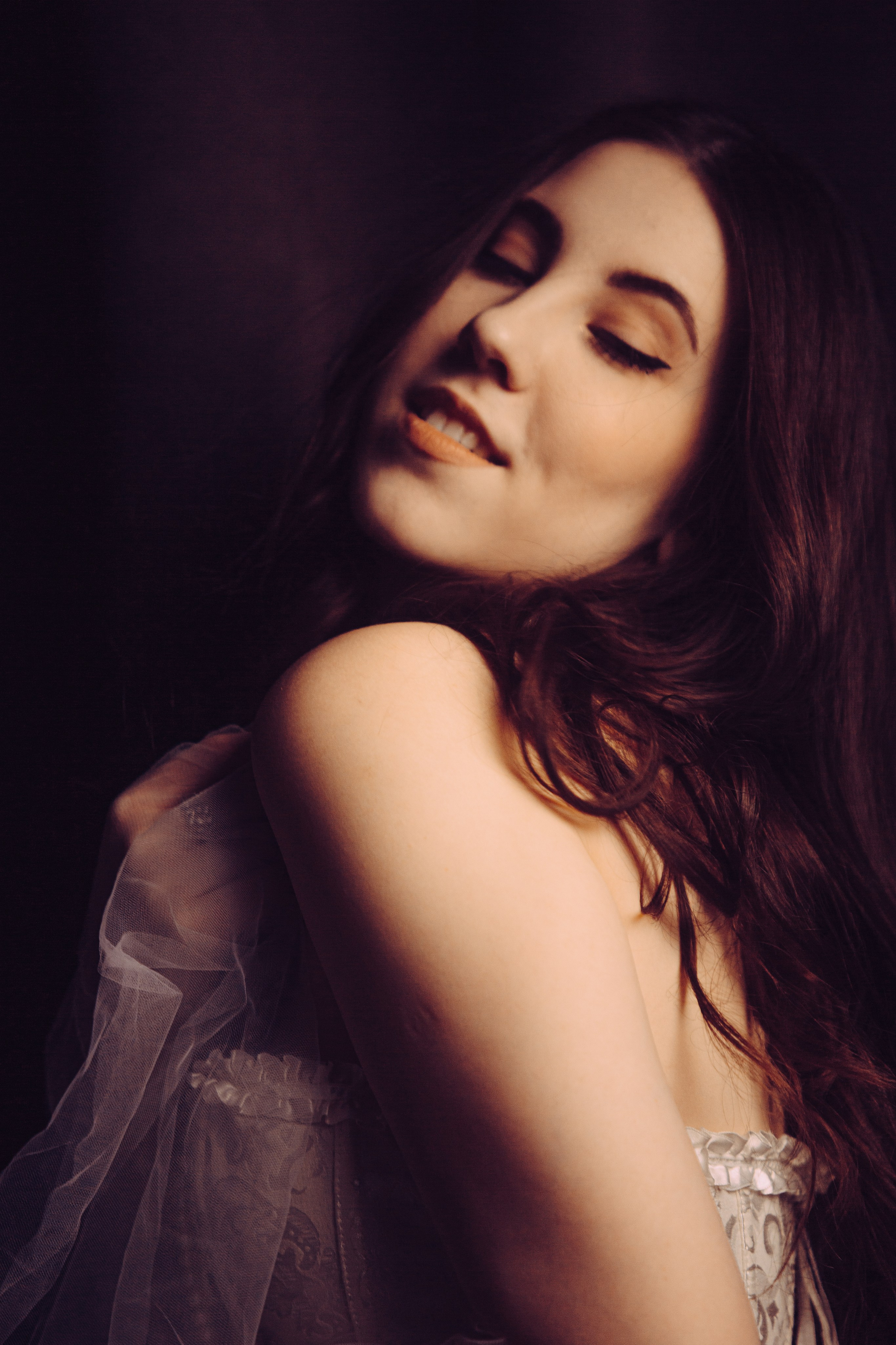 Танцуй. Сюрреализм. Чувственность. Арт-фотограф Крис Л. в Тобольске: портрет, семейные, свадьбы