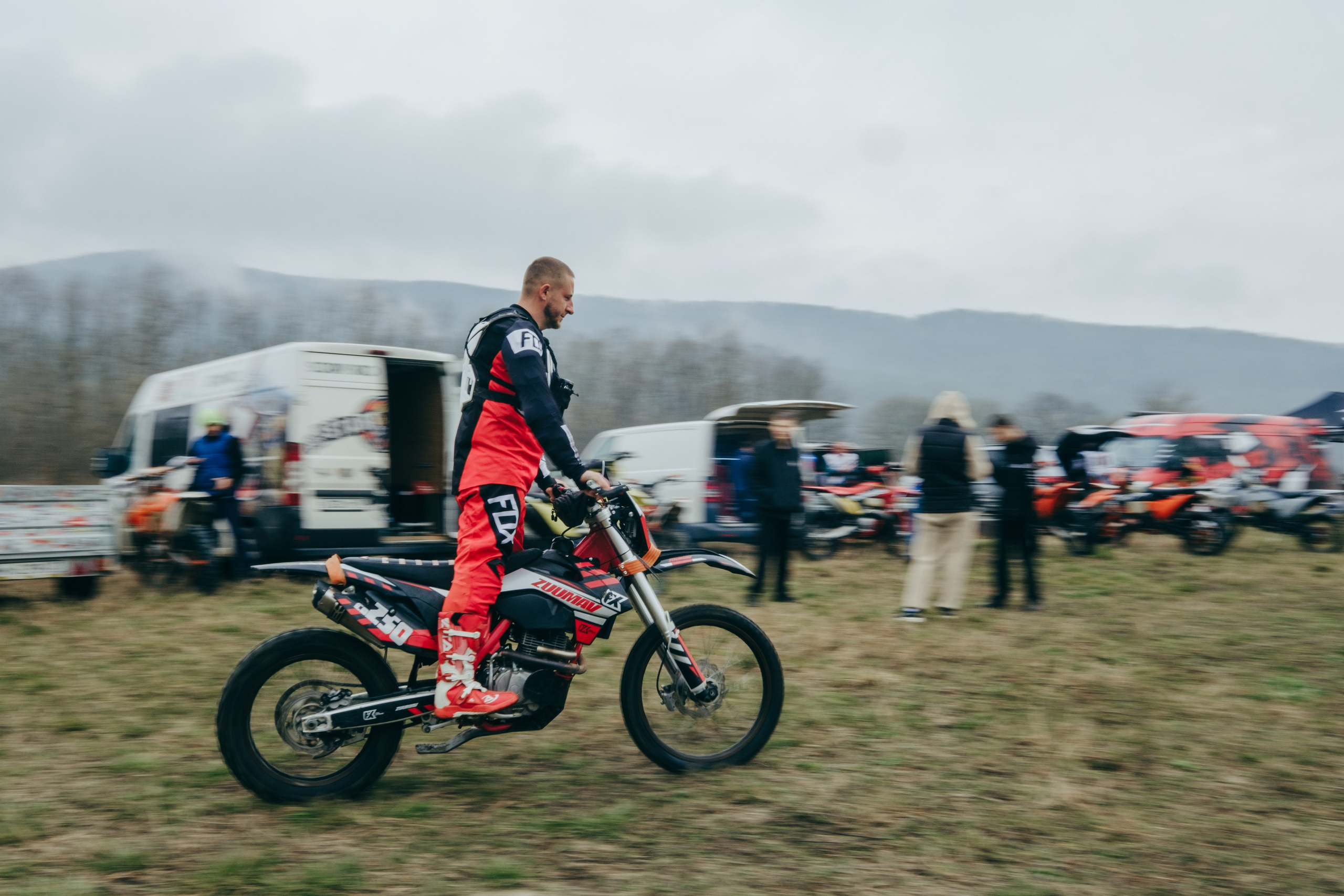 Съемка для Sharmax Moto в Горячем Ключе. Свадебный фотограф Денис Ожигин в Краснодаре и крае. Эмоциональная и стильная съемка вашего дня