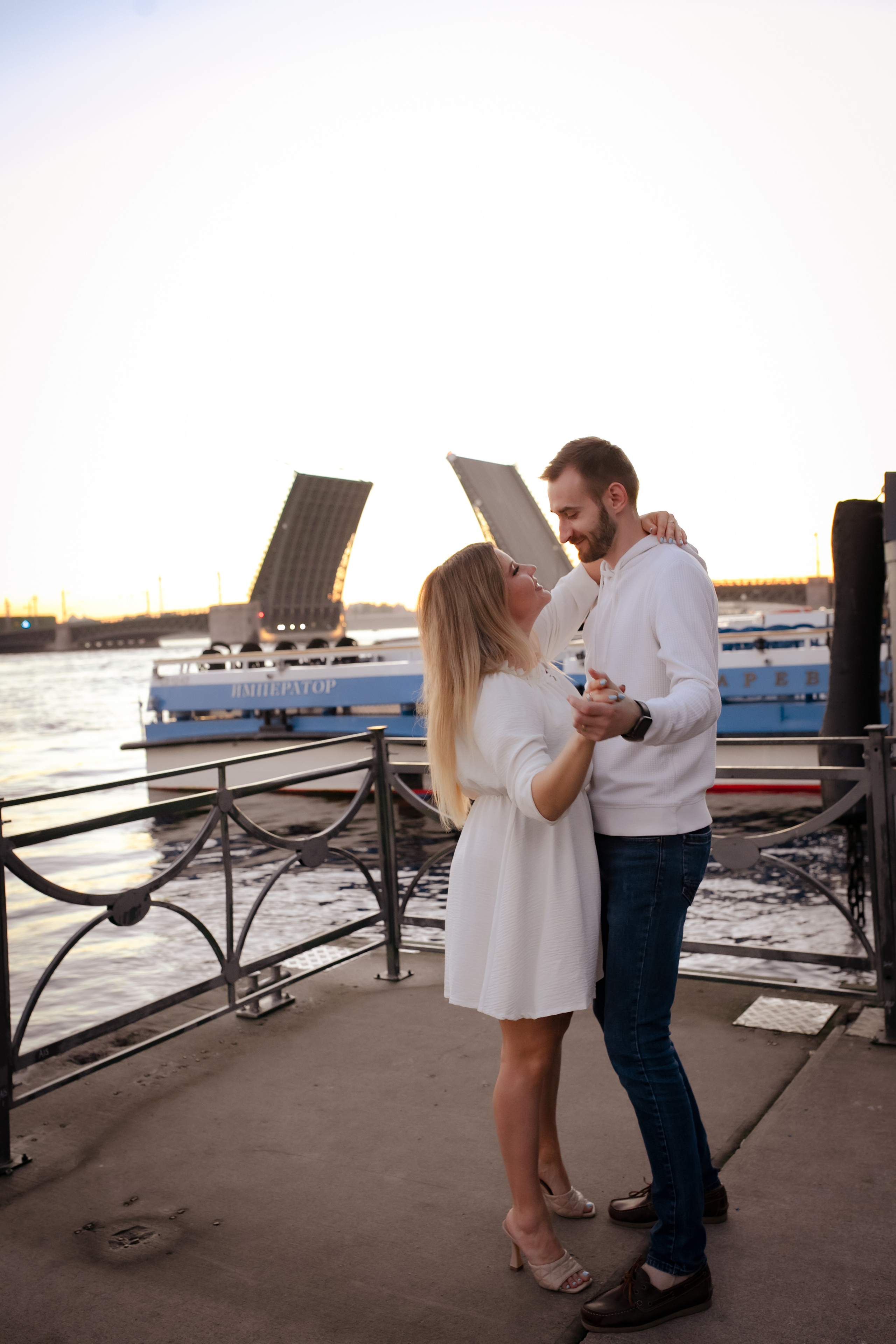 Прогулка на рассвете Оли и Егора). Фотограф в Санкт-Петербурге Разиля Идиятуллина