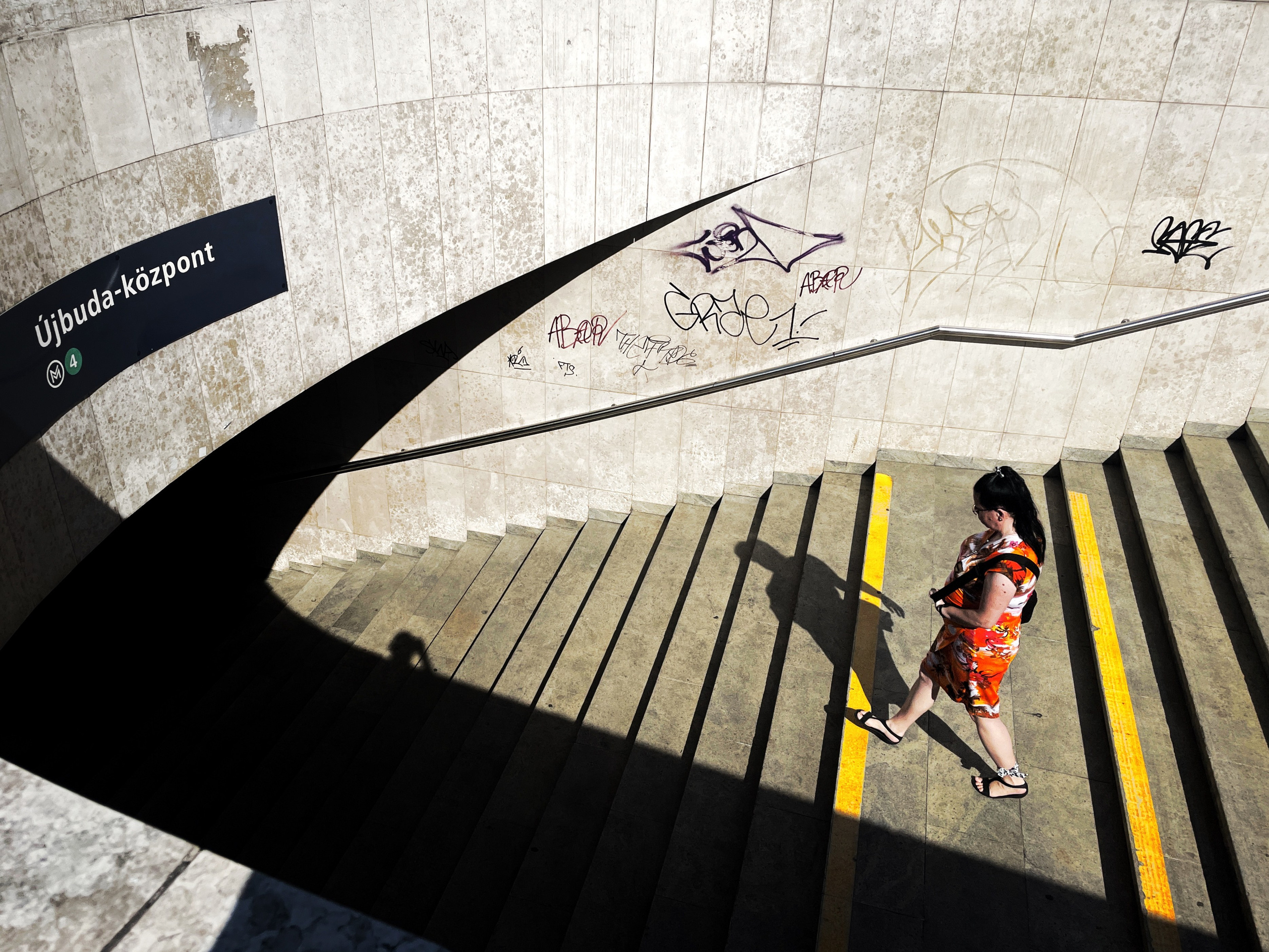 Go downstairs| Budapest 2026 | CANON 6D
