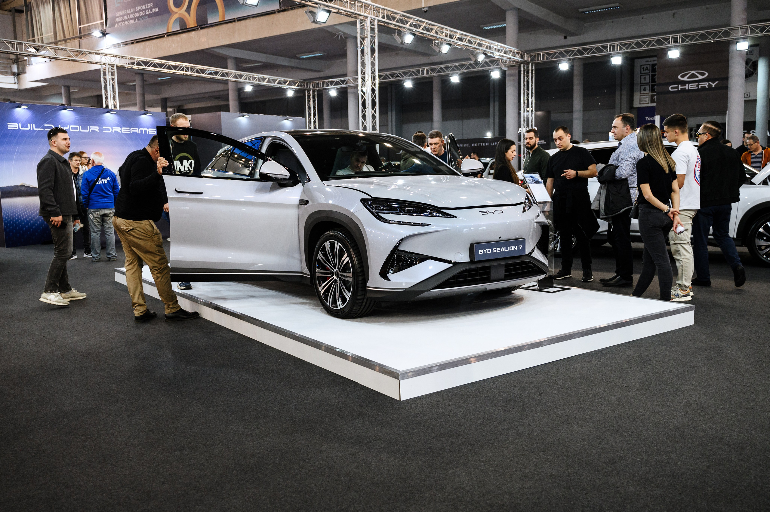 56-й Международный автосалон в Белграде. Елена Чеснокова спортивный фотограф во Владимире и Белграде