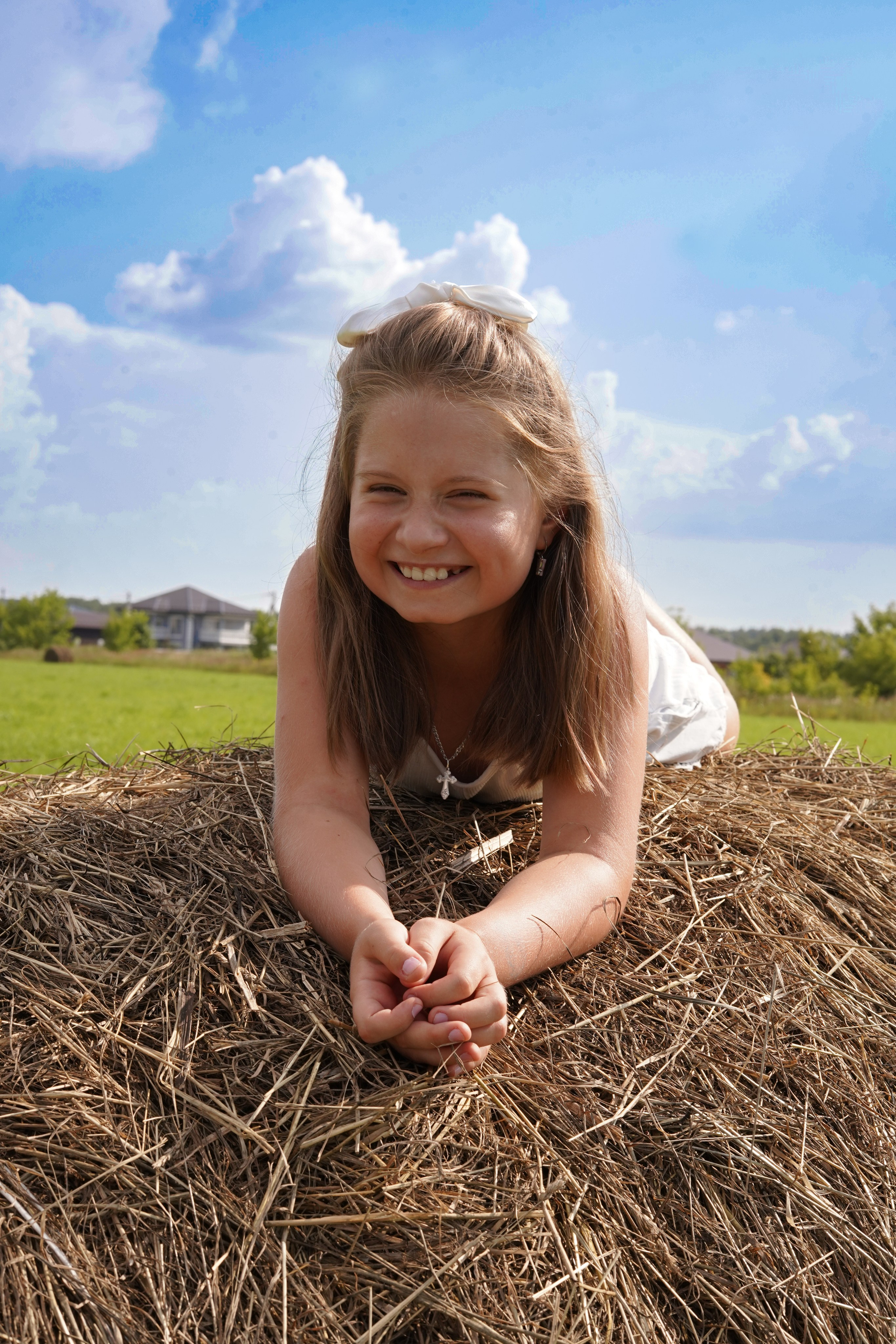 Фотосессия в поле-стоги сена. Главная