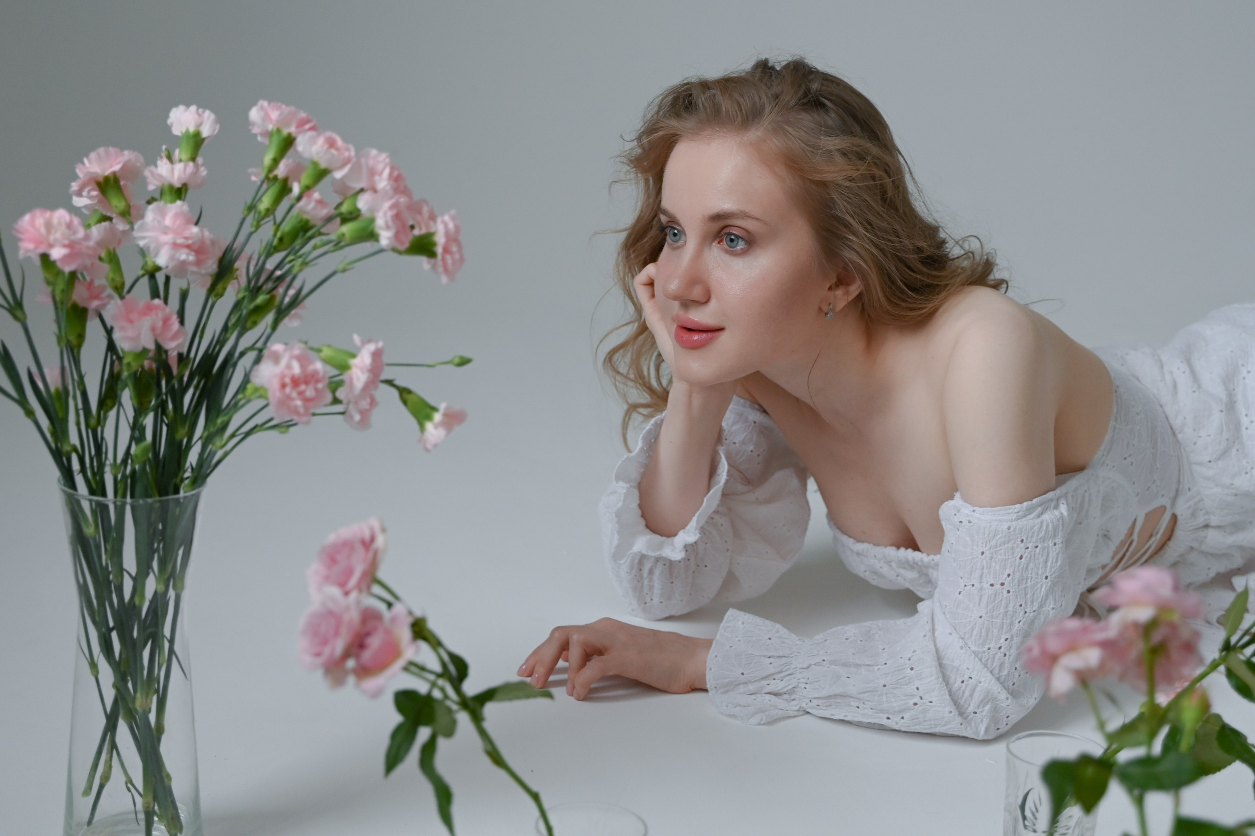 Женская фотосессия с цветами. Портретный фотограф в Москве Казьмина Олеся