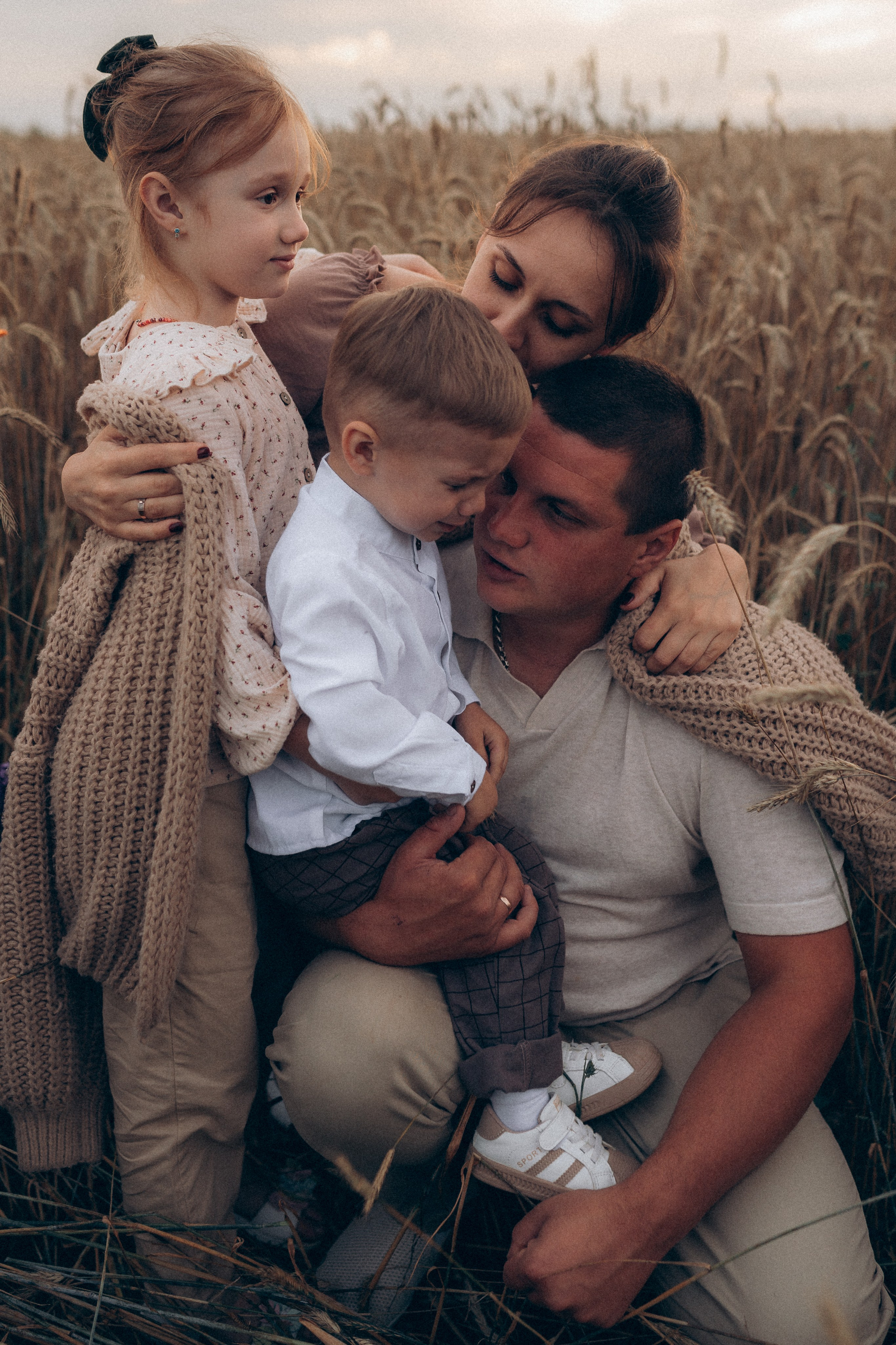 Алёна и семья. Фотограф Торопец Кристина Абрамова Kanwellia photography