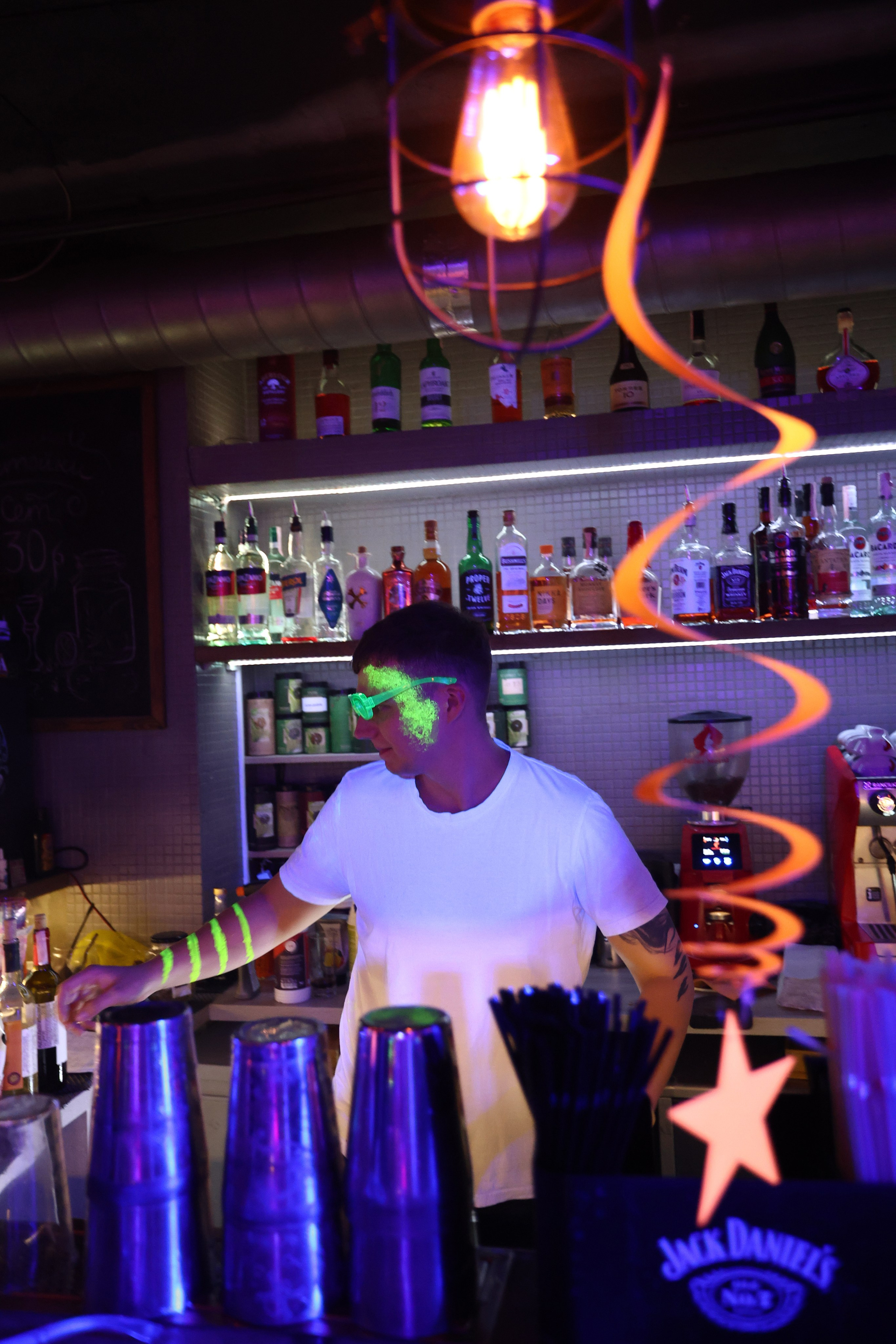 Neon Party 01.08.25. Мята Спортивная — Кальянная, караоке, бар в Минске