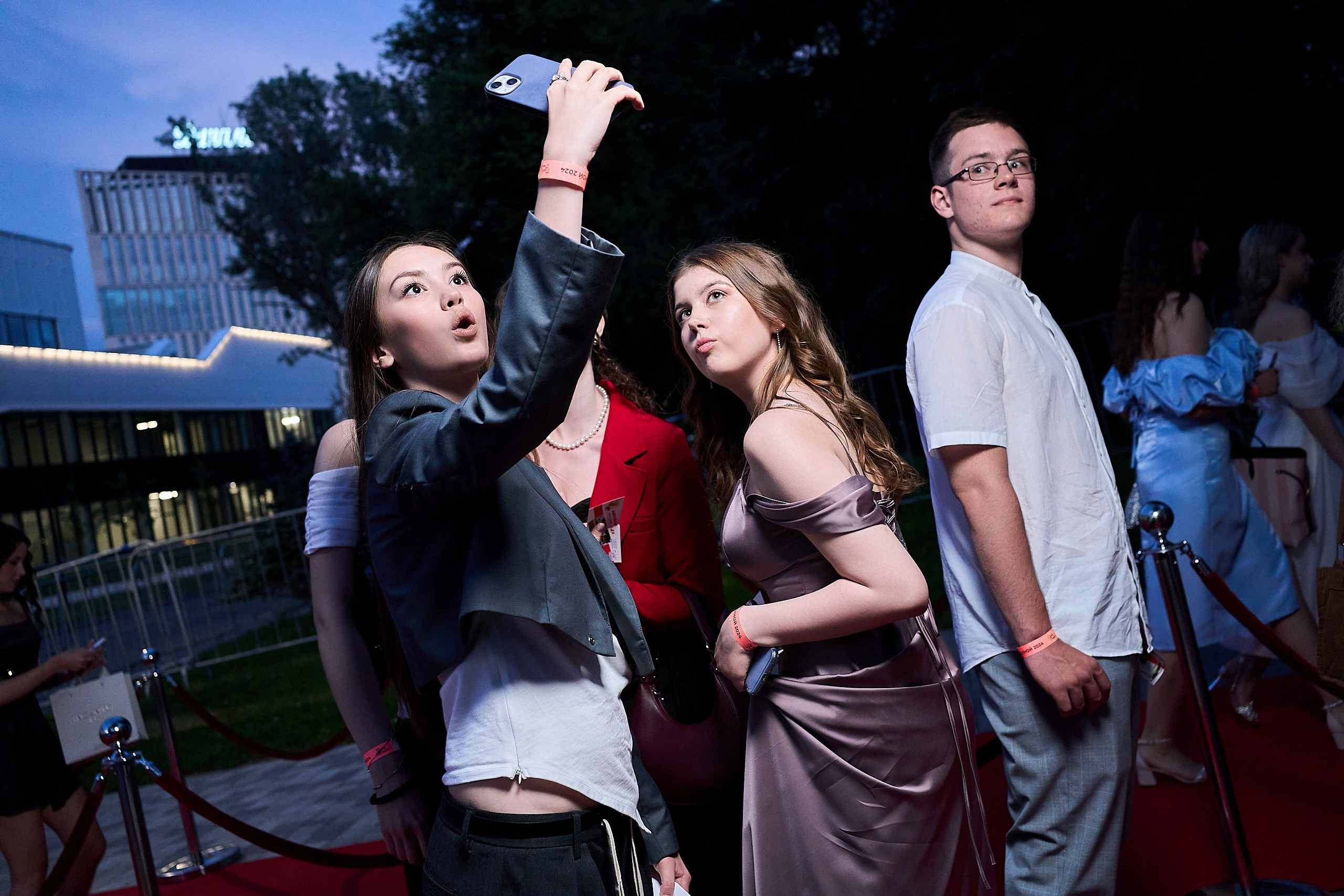 Выпускной 2024 концертный зал Академия ВТБ. Фотограф и Видеограф в Москве. Олег Корушев