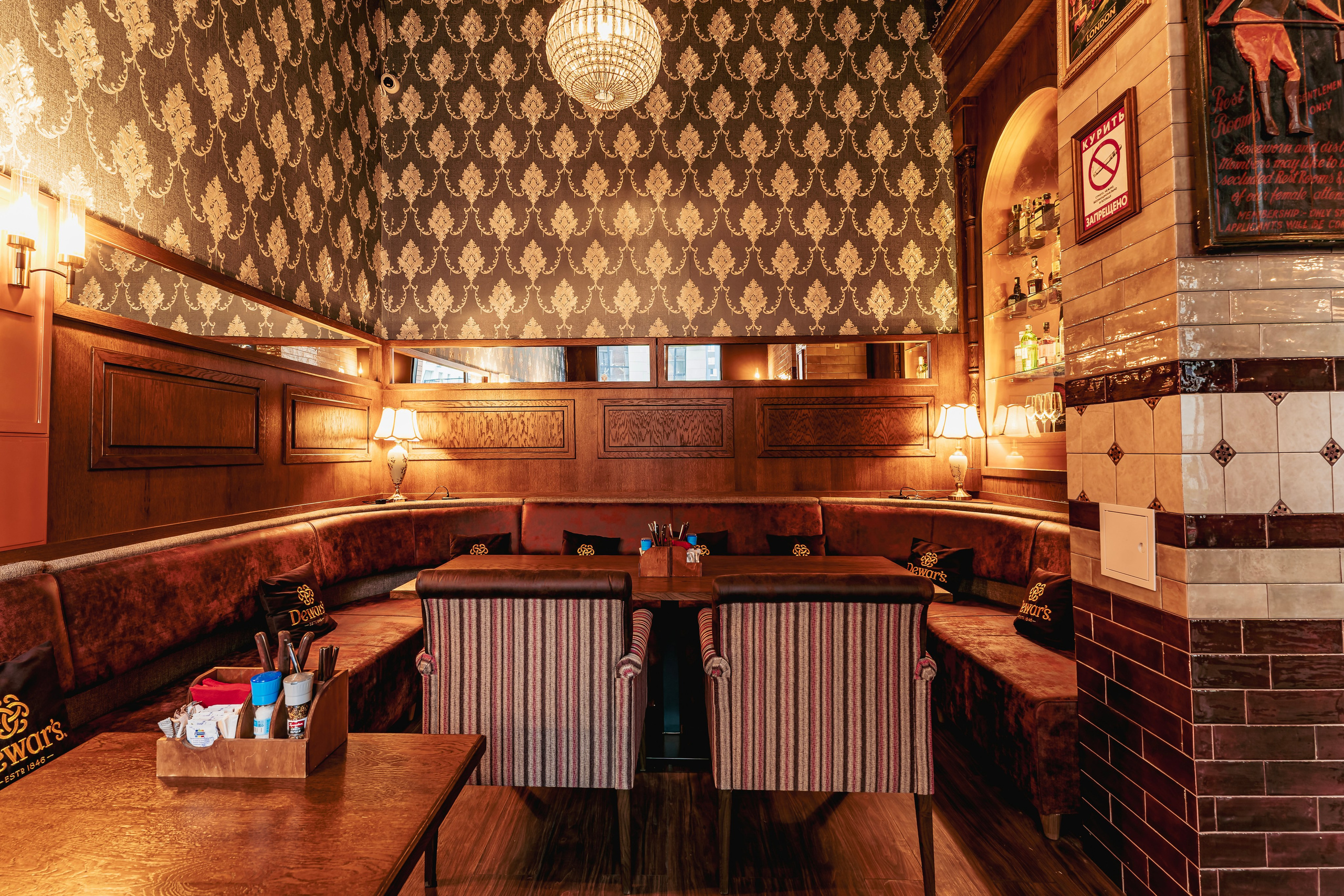 Алматы, Fuller's 4you — камерный паб в верхней части города, апрель 2025. Интерьерный фотограф Алматы