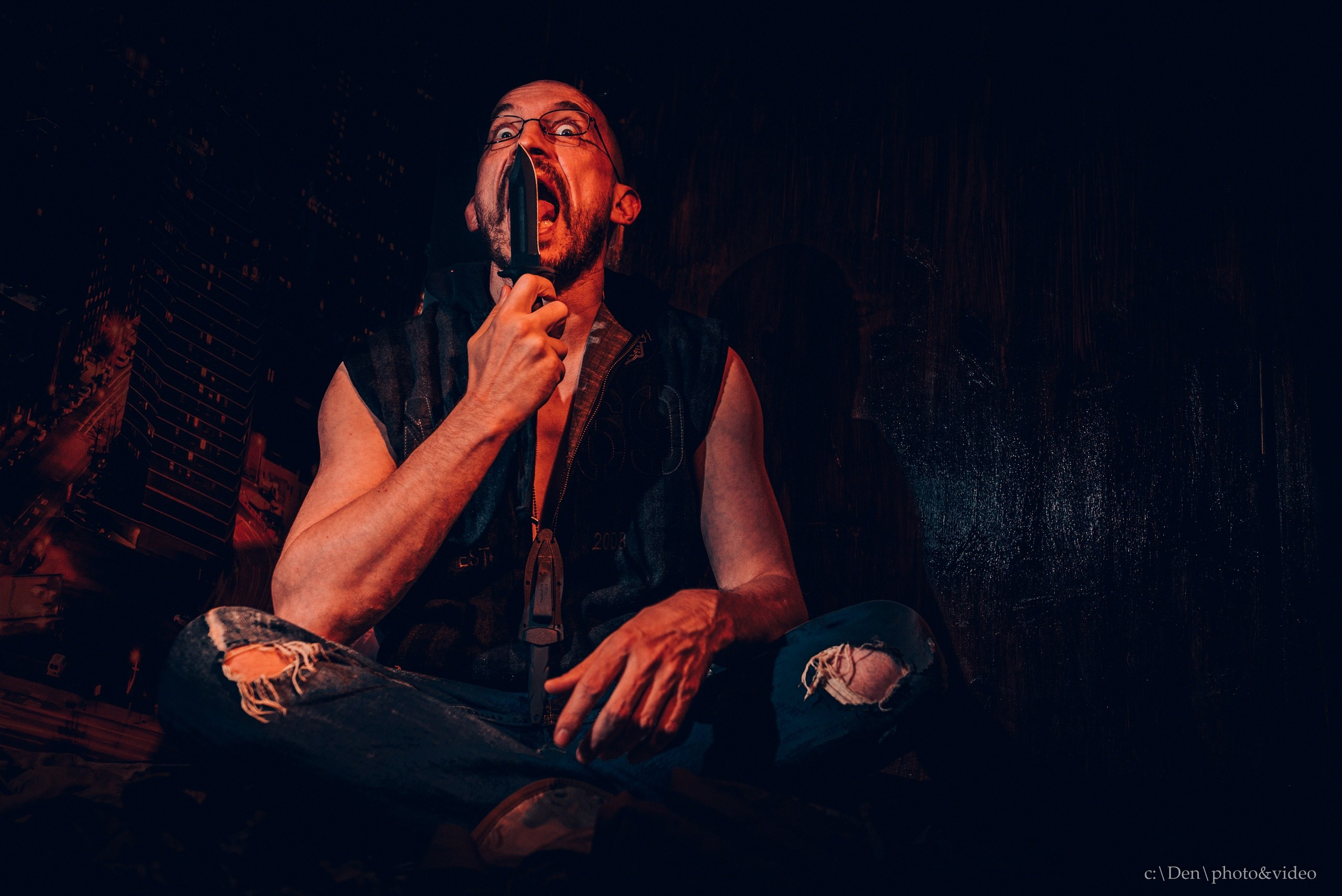 Достать ножи. Инди фотограф и видеограф в Курске Денис Смирнов