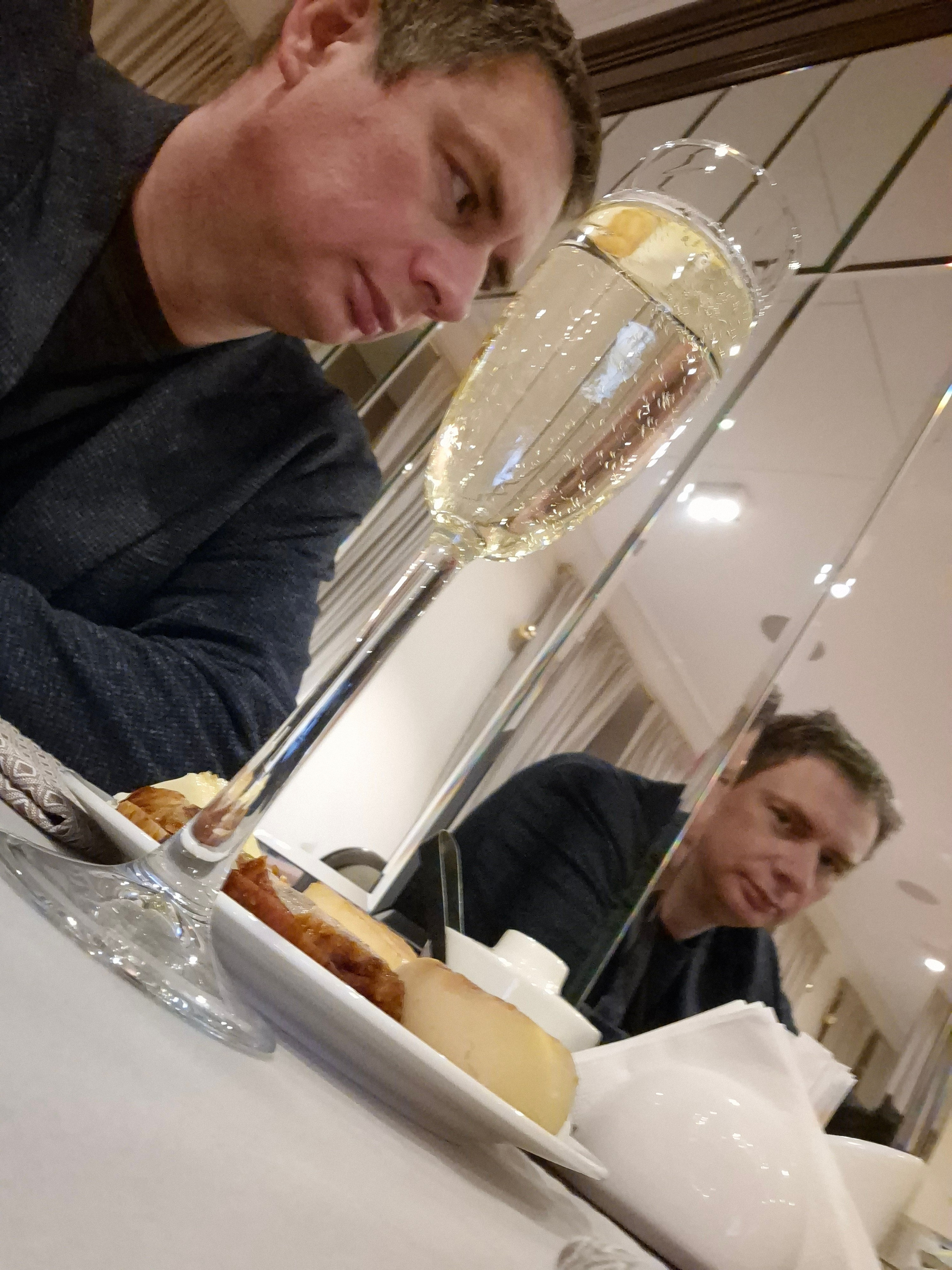 Утром встал пораньше. Просекко утром - удел... ну не будем заниматься классификацией. С Наступающим!