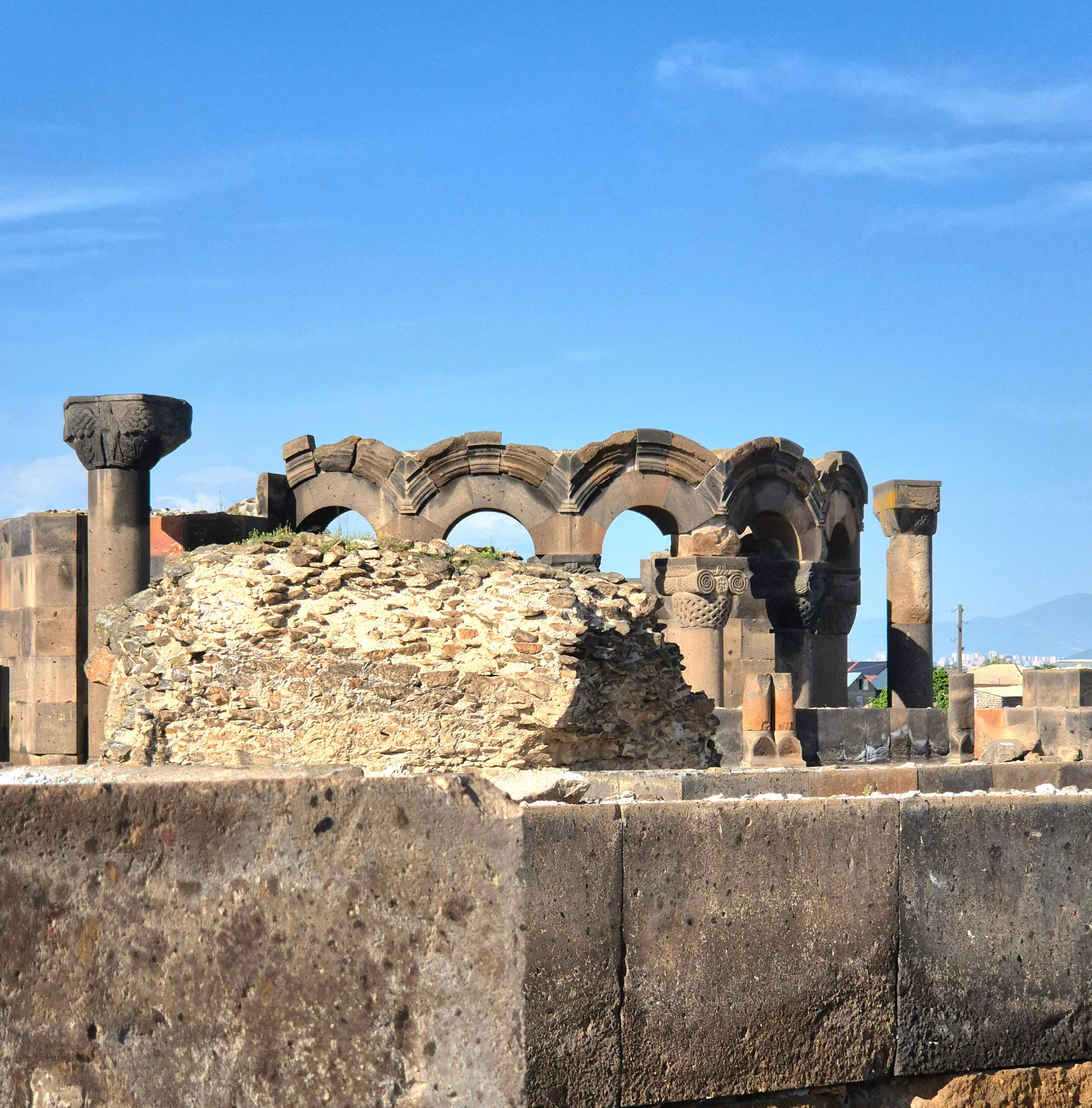 И тем более насколько великим он казалось в годы постройки в VII в.