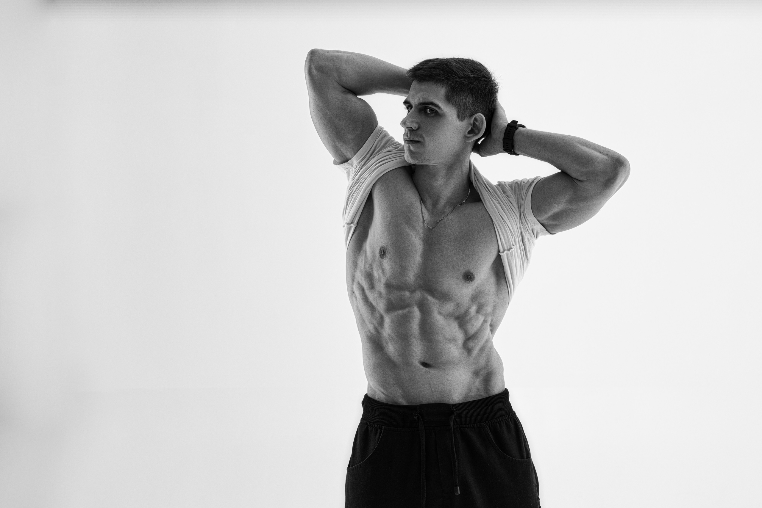 Съемка с Владом на циклораме с импульсным светом для себя и контента. Дмитрий Шульгин, портретный фотограф в Воронеже