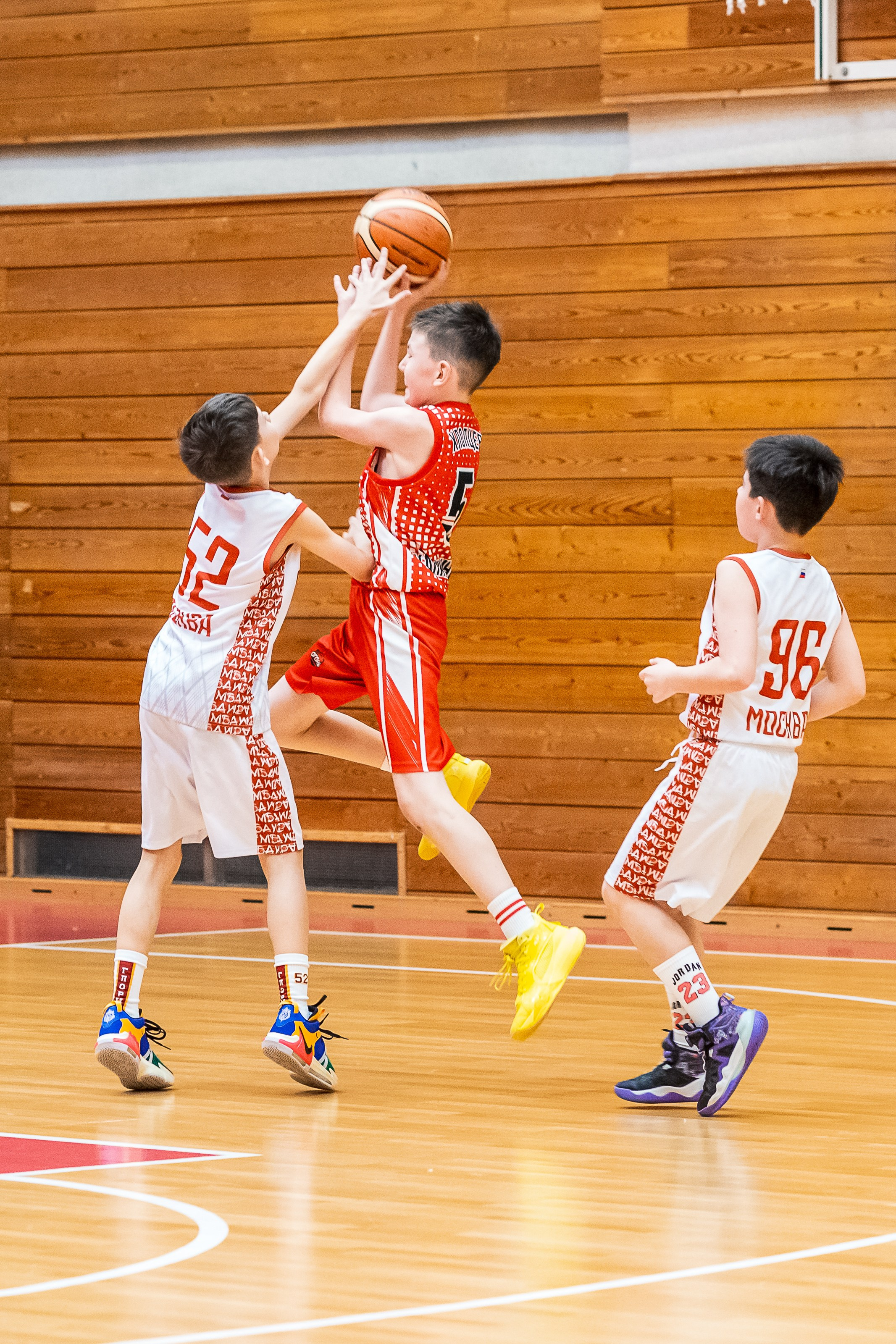 Фотосессия для баскетболистов СШОР Глория. Школьные фотографы «НЕБУРАТИНО»