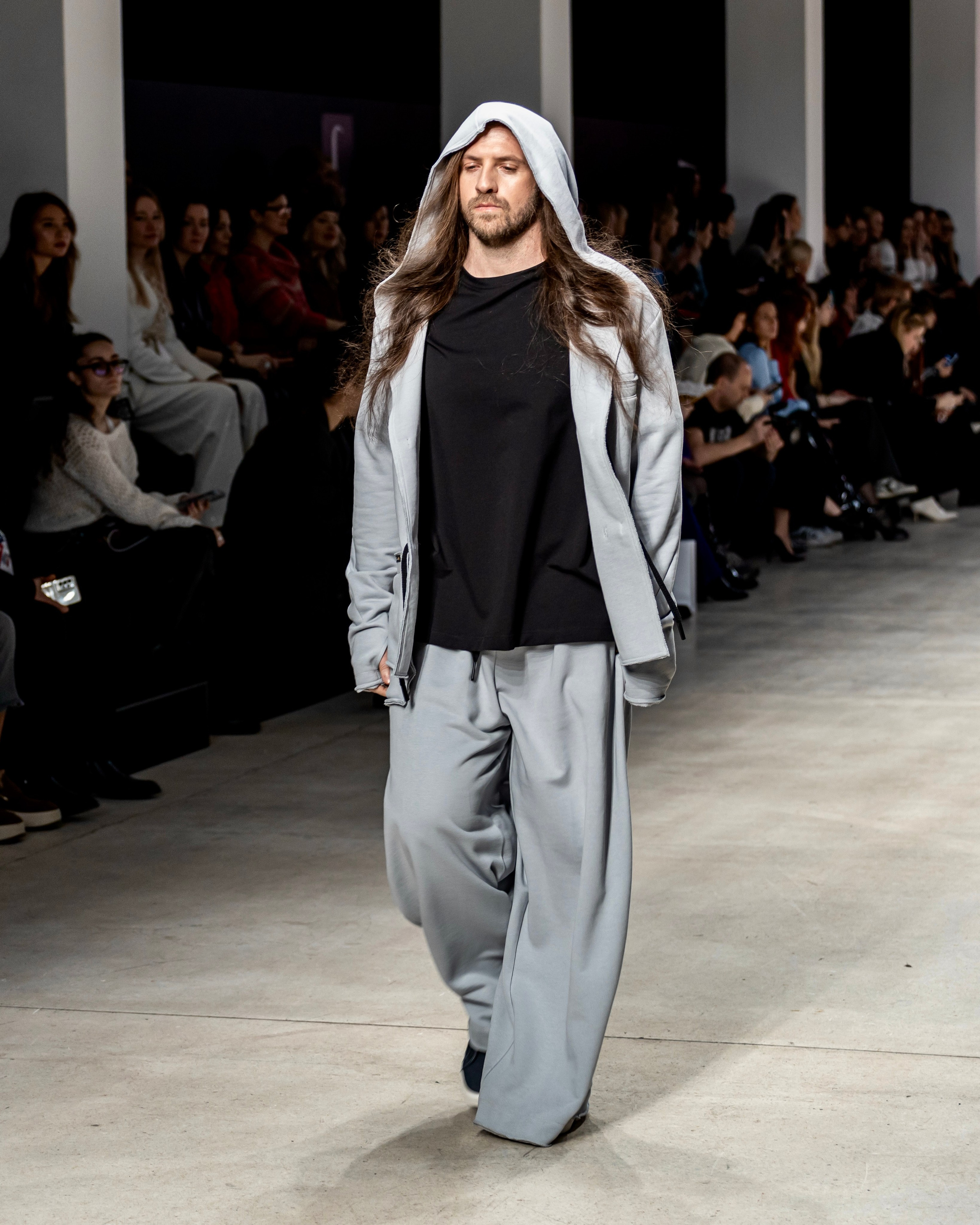 Показ коллекции Nelly Kruk (Нижний Новгород): Московская неделя моды 15 марта 2025. Фотосессии и репортаж — Фотограф в Москве — Рина Серёгина