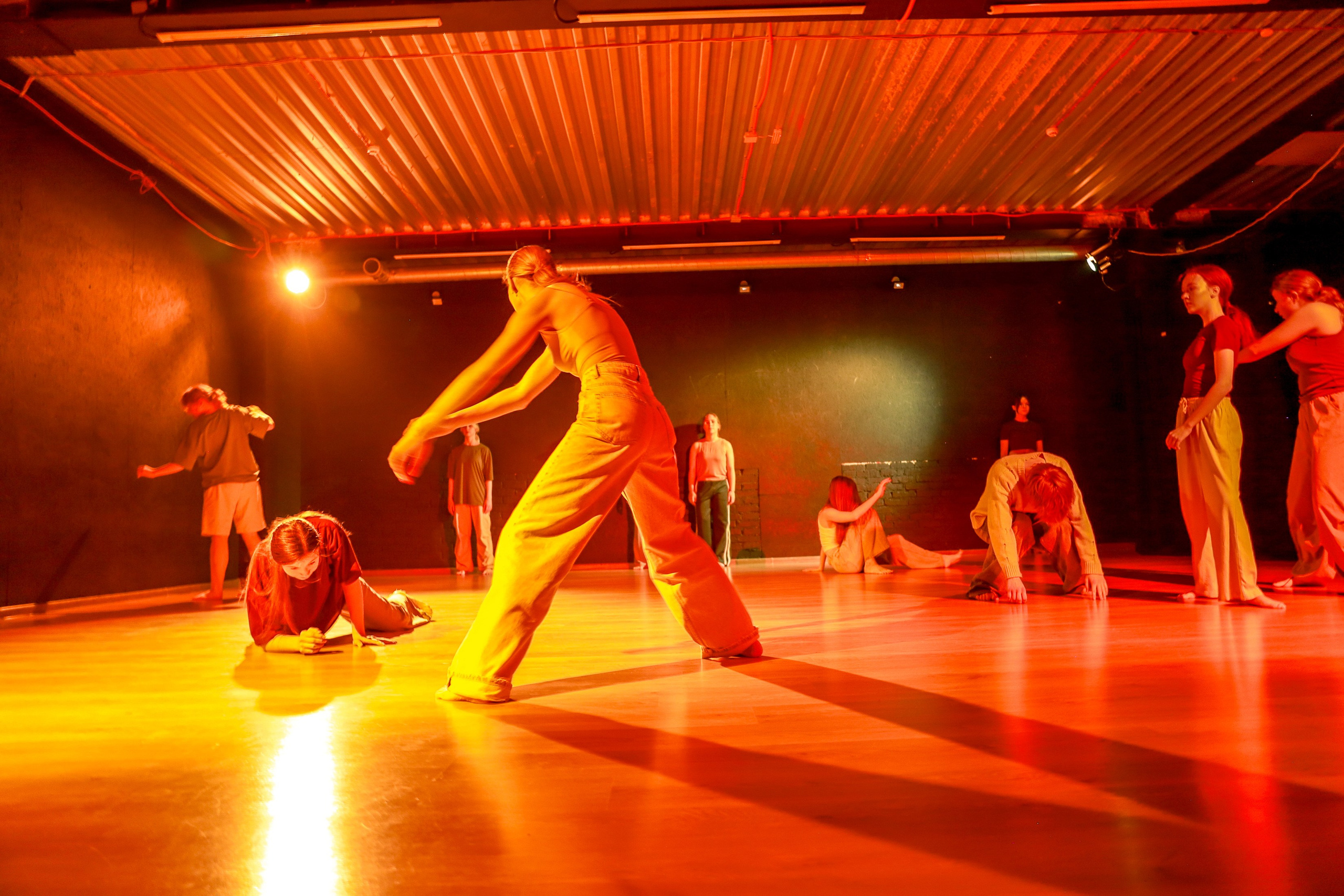 Современный показ Подземка. Небесные ласточки. Фотограф Юлия Мальцева