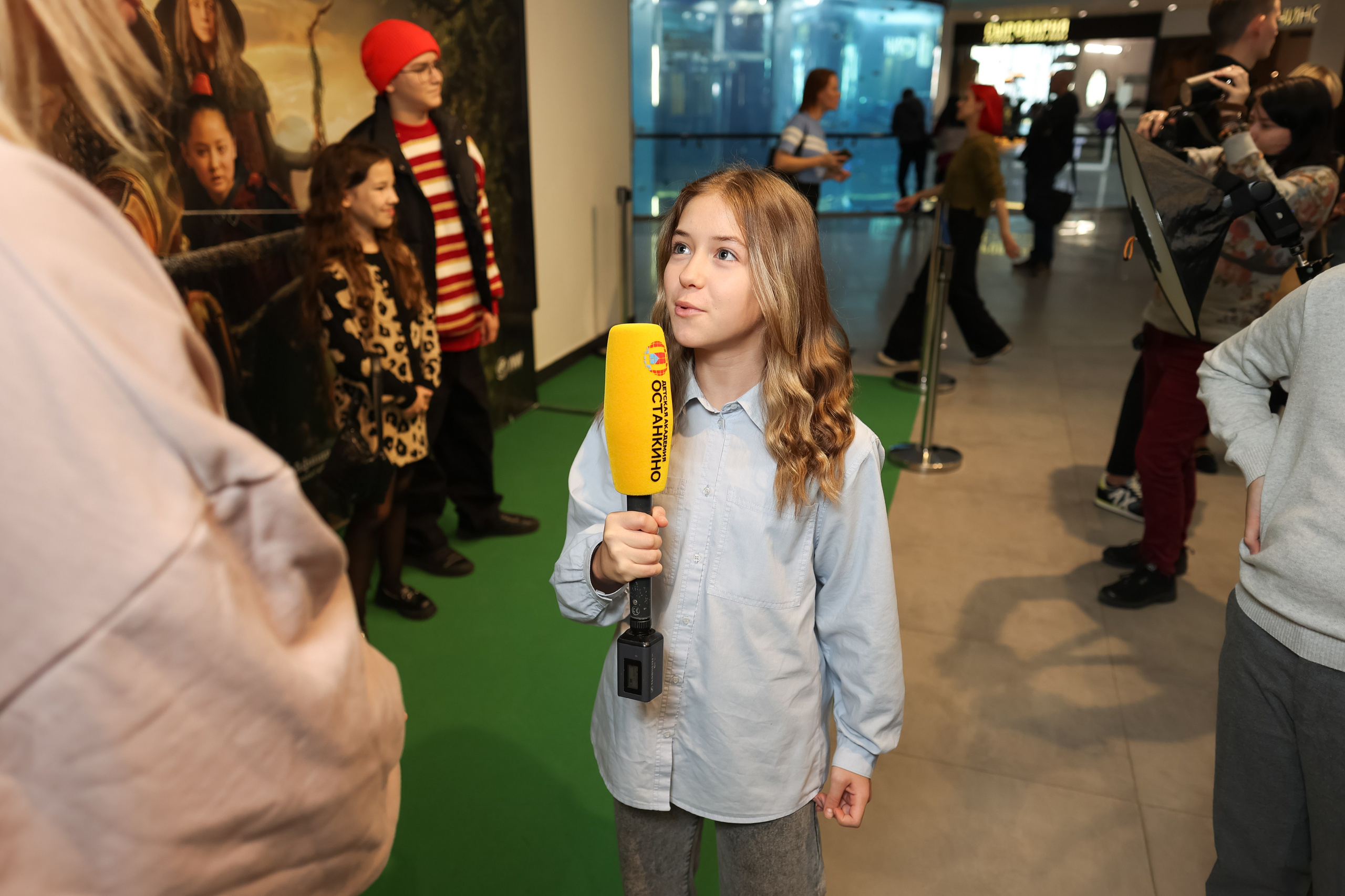 Школа «Останкино» на премьере Робин Гуд. Репортажный фотограф видеограф в Москве Ольга Плаксина