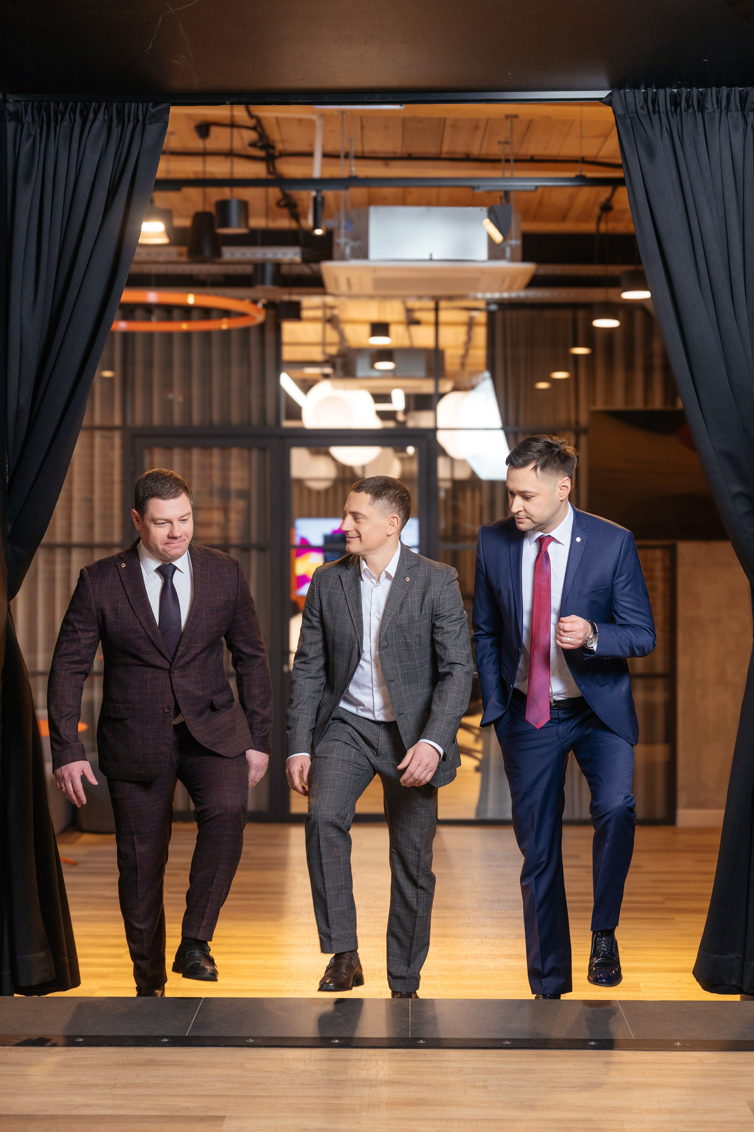 Бизнес портреты команды в Екатеринбурге. Фотограф для бизнеса Константин Брусницын в Екатеринбурге