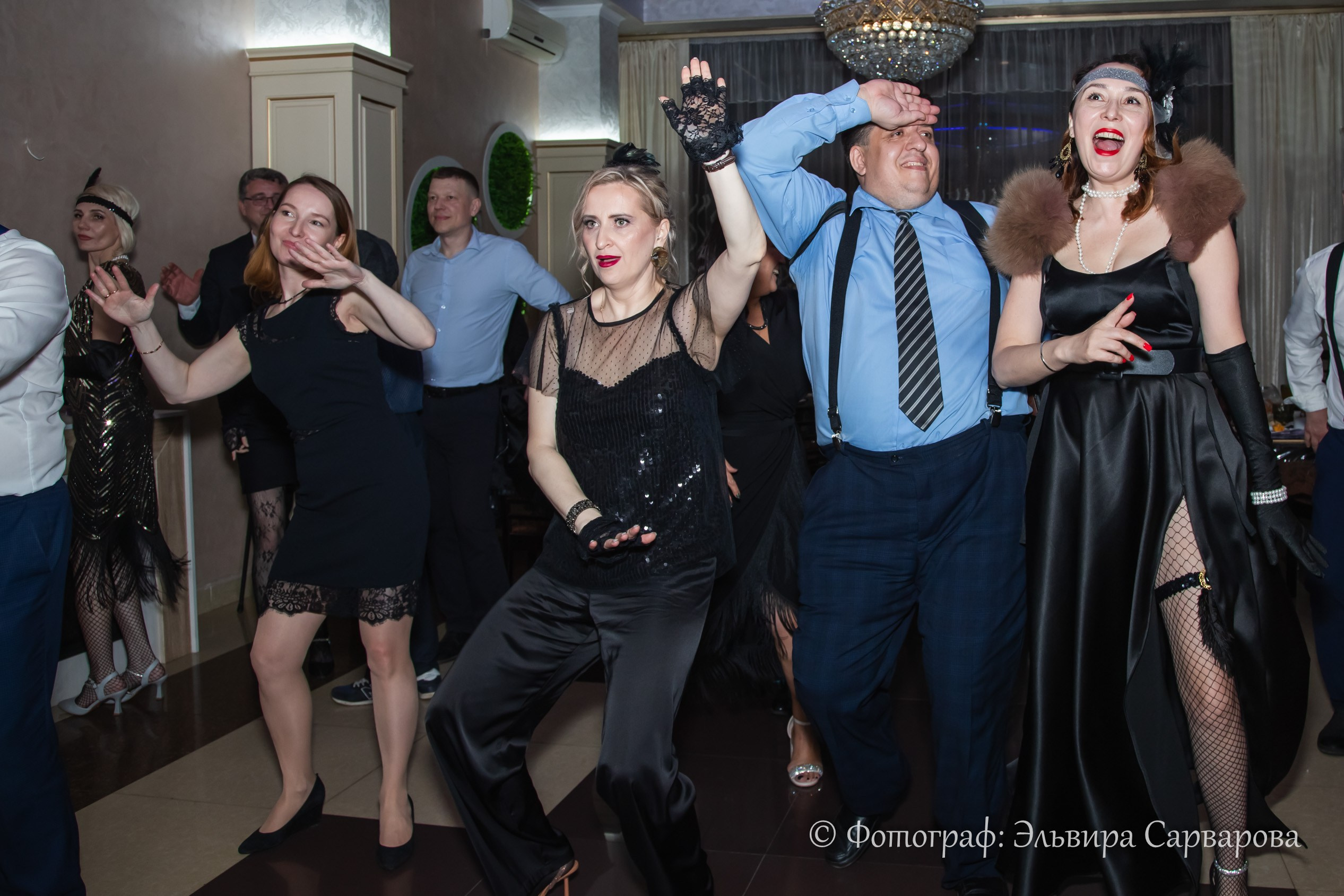 Гангстерская вечеринка в стиле 1920-х. Репортажный Фотограф
