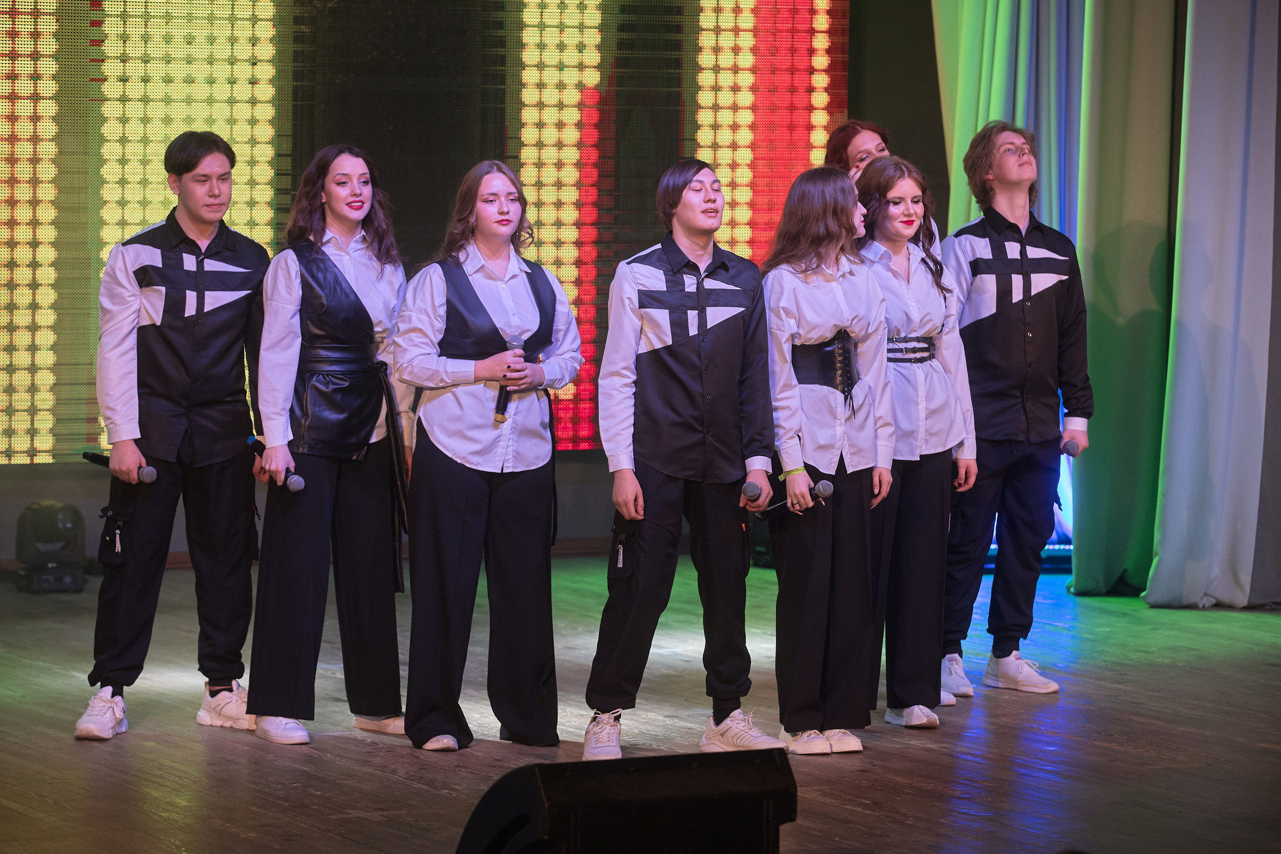 Портфолио репортажной фотосъёмки: Концерт в ДК Железнодорожников. Фотограф Яковлев Роман — Красноярск