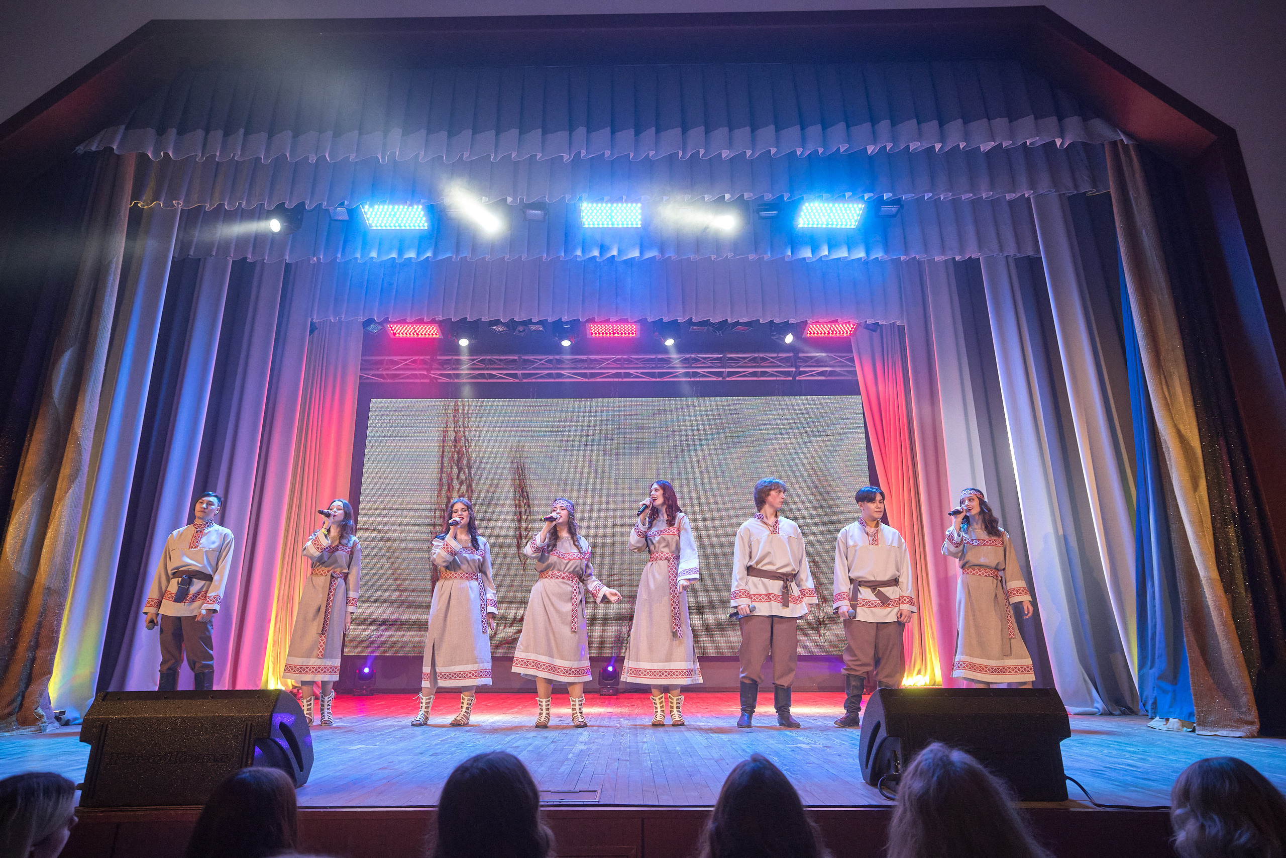 Портфолио репортажной фотосъёмки: Концерт в ДК Железнодорожников. Фотограф Яковлев Роман — Красноярск