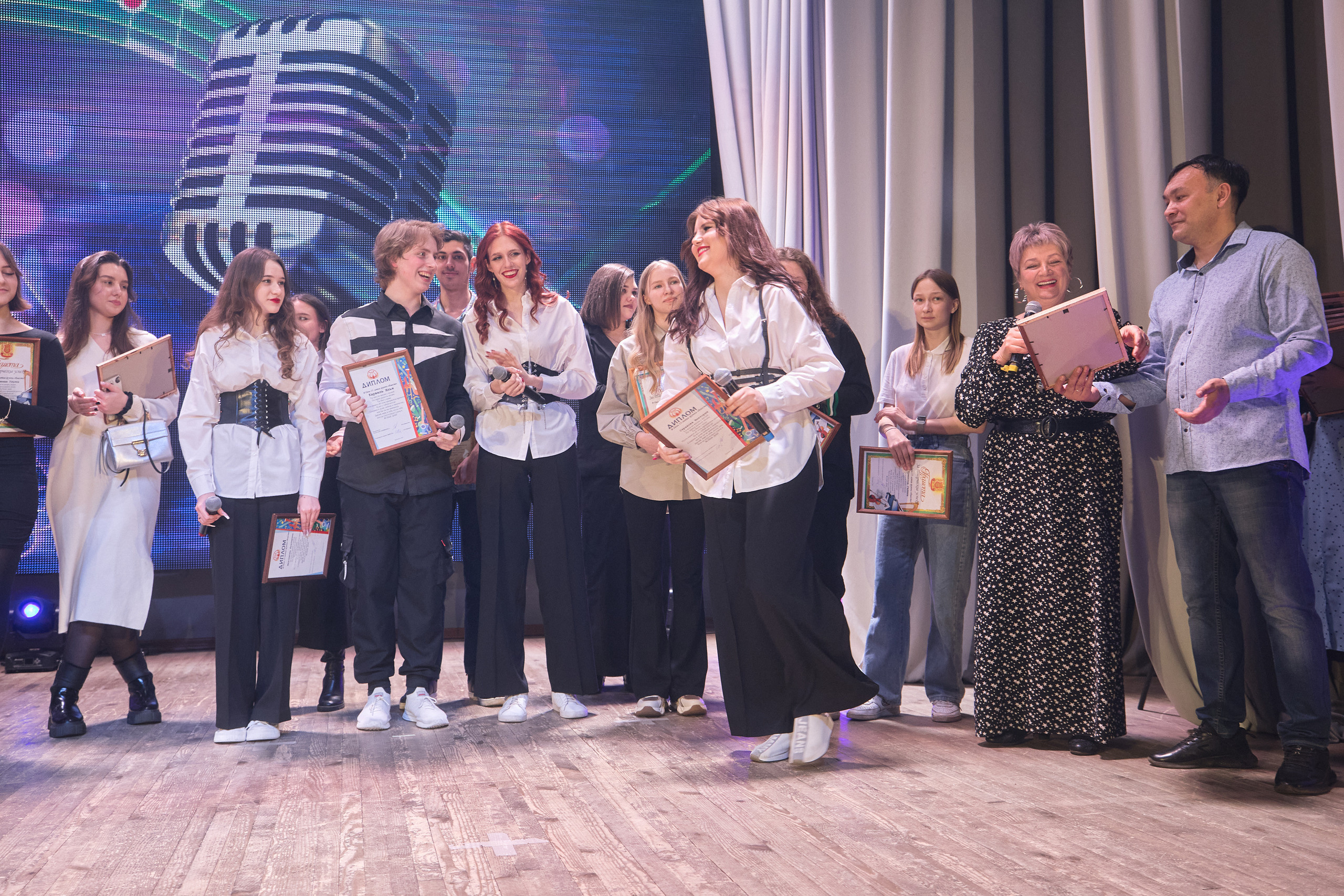 Портфолио репортажной фотосъёмки: Концерт в ДК Железнодорожников. Фотограф Яковлев Роман — Красноярск