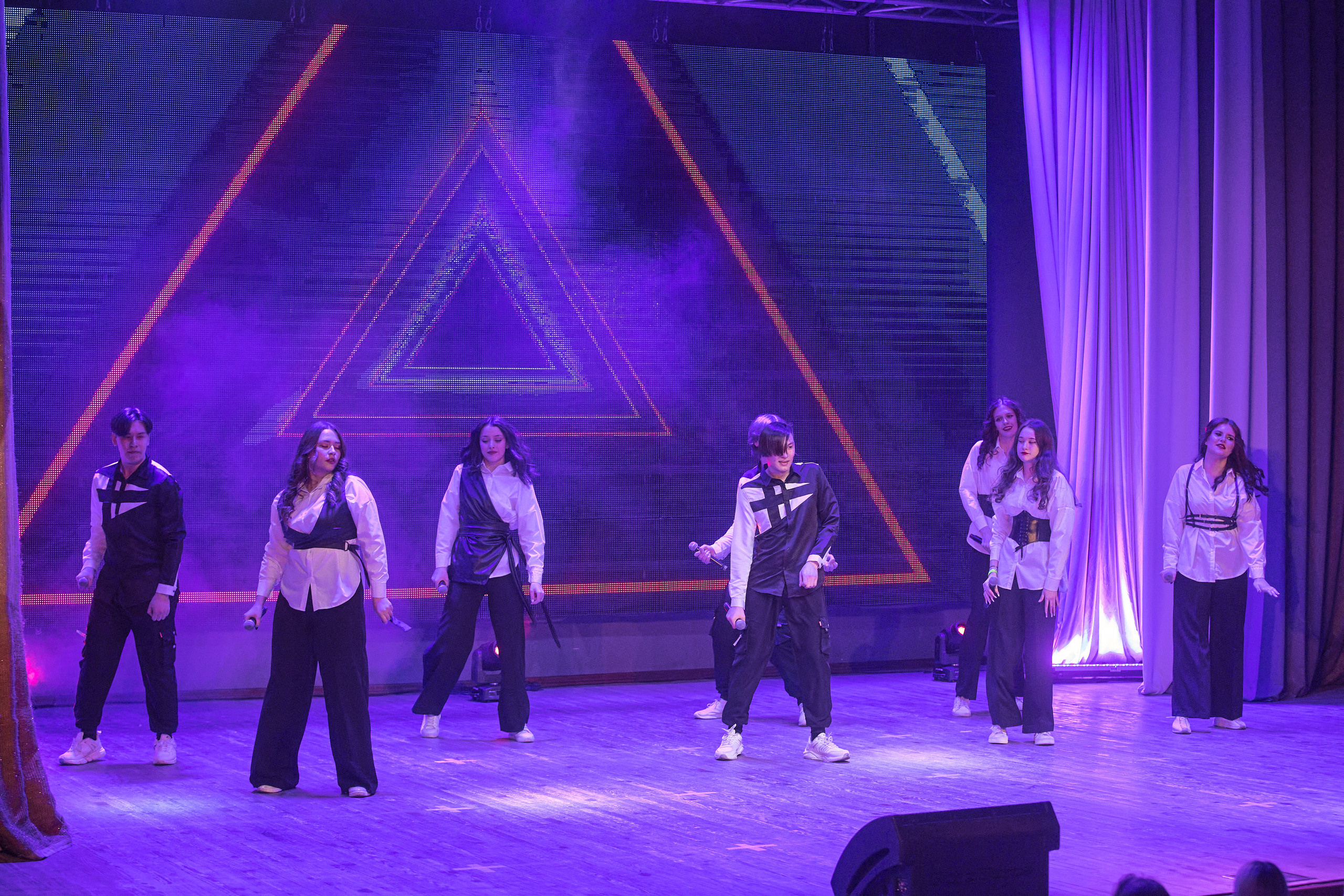 Портфолио репортажной фотосъёмки: Концерт в ДК Железнодорожников. Фотограф Яковлев Роман — Красноярск