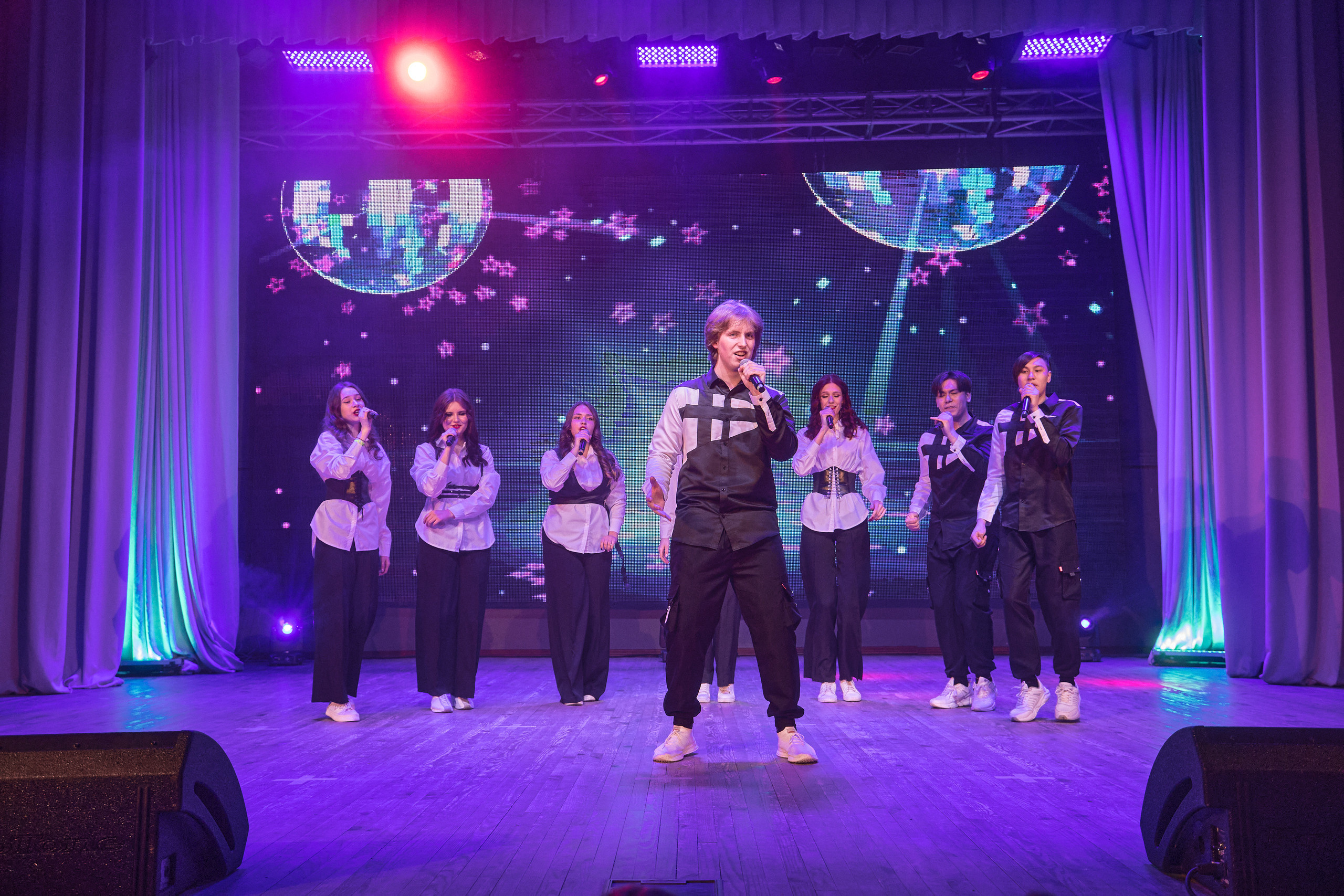 Портфолио репортажной фотосъёмки: Концерт в ДК Железнодорожников. Фотограф Яковлев Роман — Красноярск