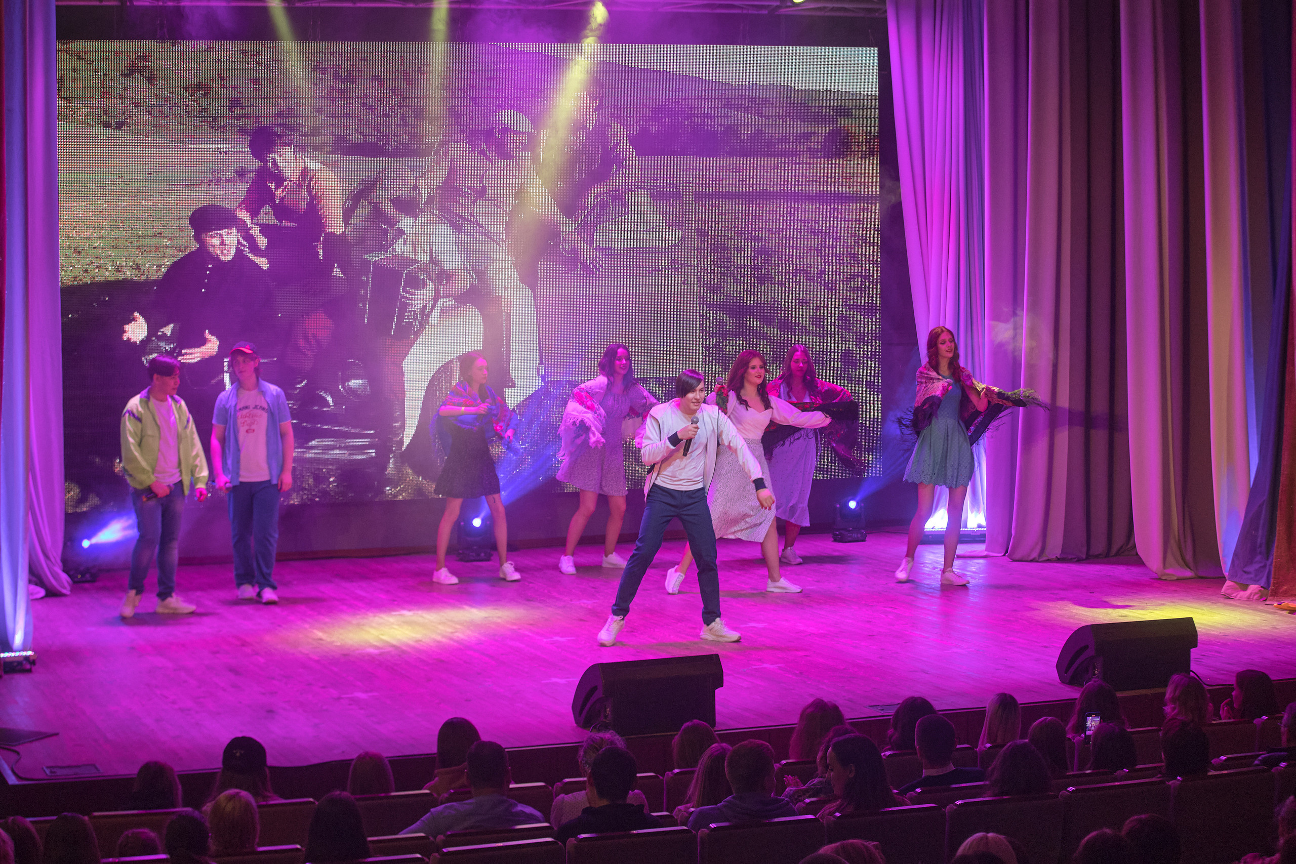 Портфолио репортажной фотосъёмки: Концерт в ДК Железнодорожников. Фотограф Яковлев Роман — Красноярск