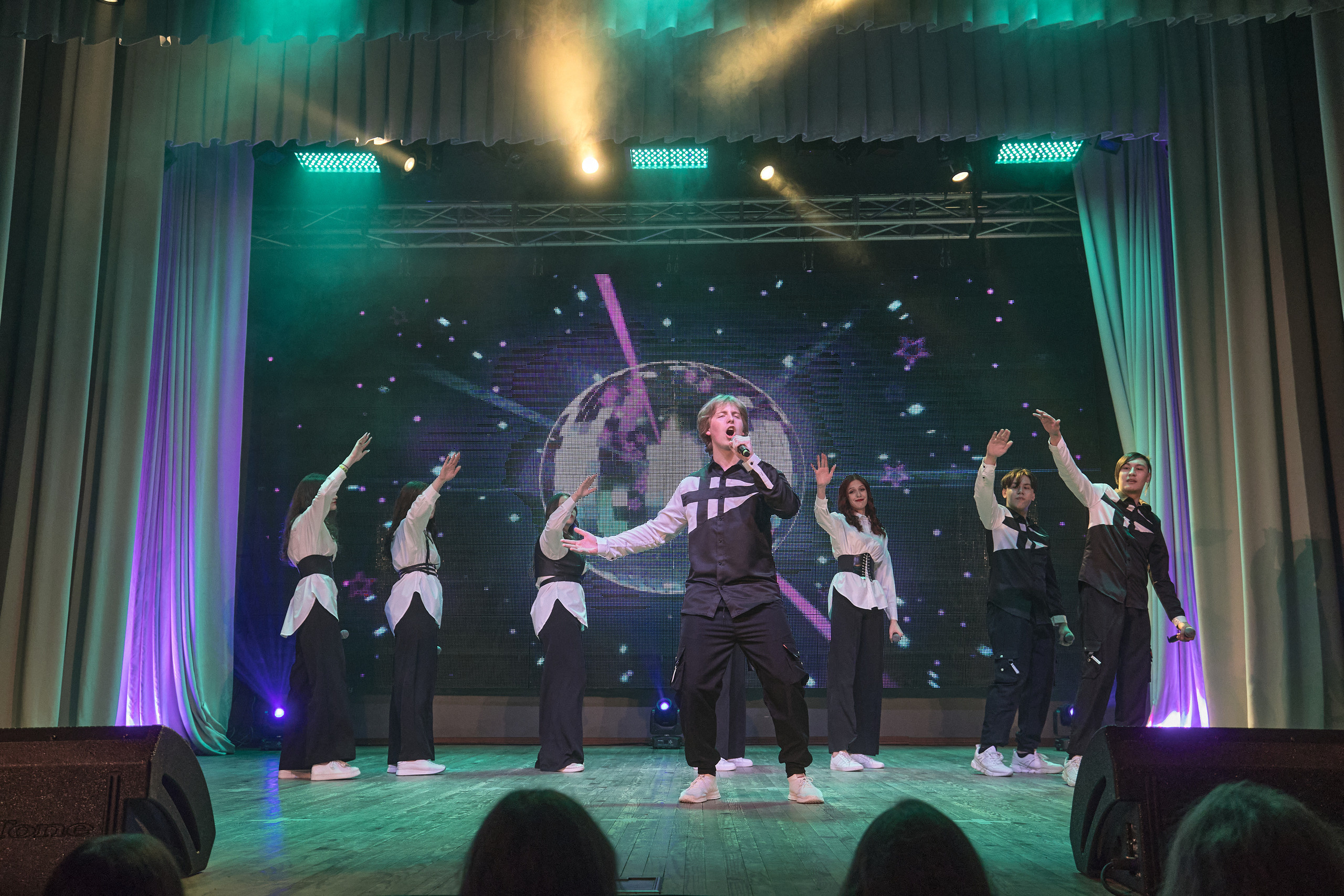 Портфолио репортажной фотосъёмки: Концерт в ДК Железнодорожников. Фотограф Яковлев Роман — Красноярск