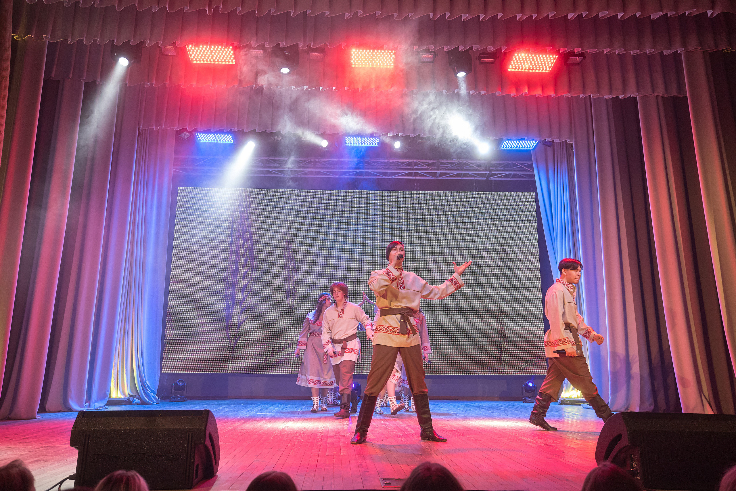 Портфолио репортажной фотосъёмки: Концерт в ДК Железнодорожников. Фотограф Яковлев Роман — Красноярск