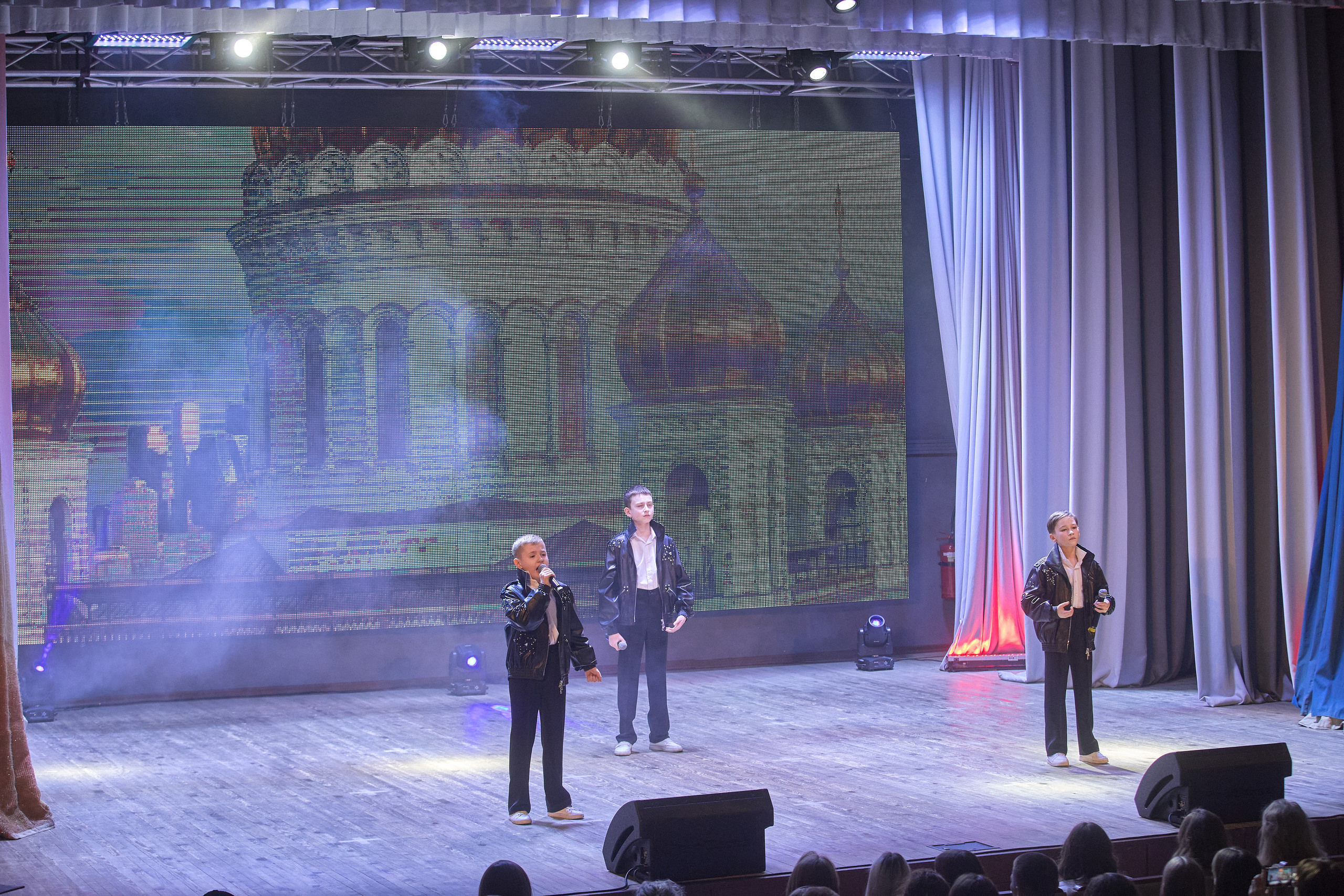 Портфолио репортажной фотосъёмки: Концерт в ДК Железнодорожников. Фотограф Яковлев Роман — Красноярск