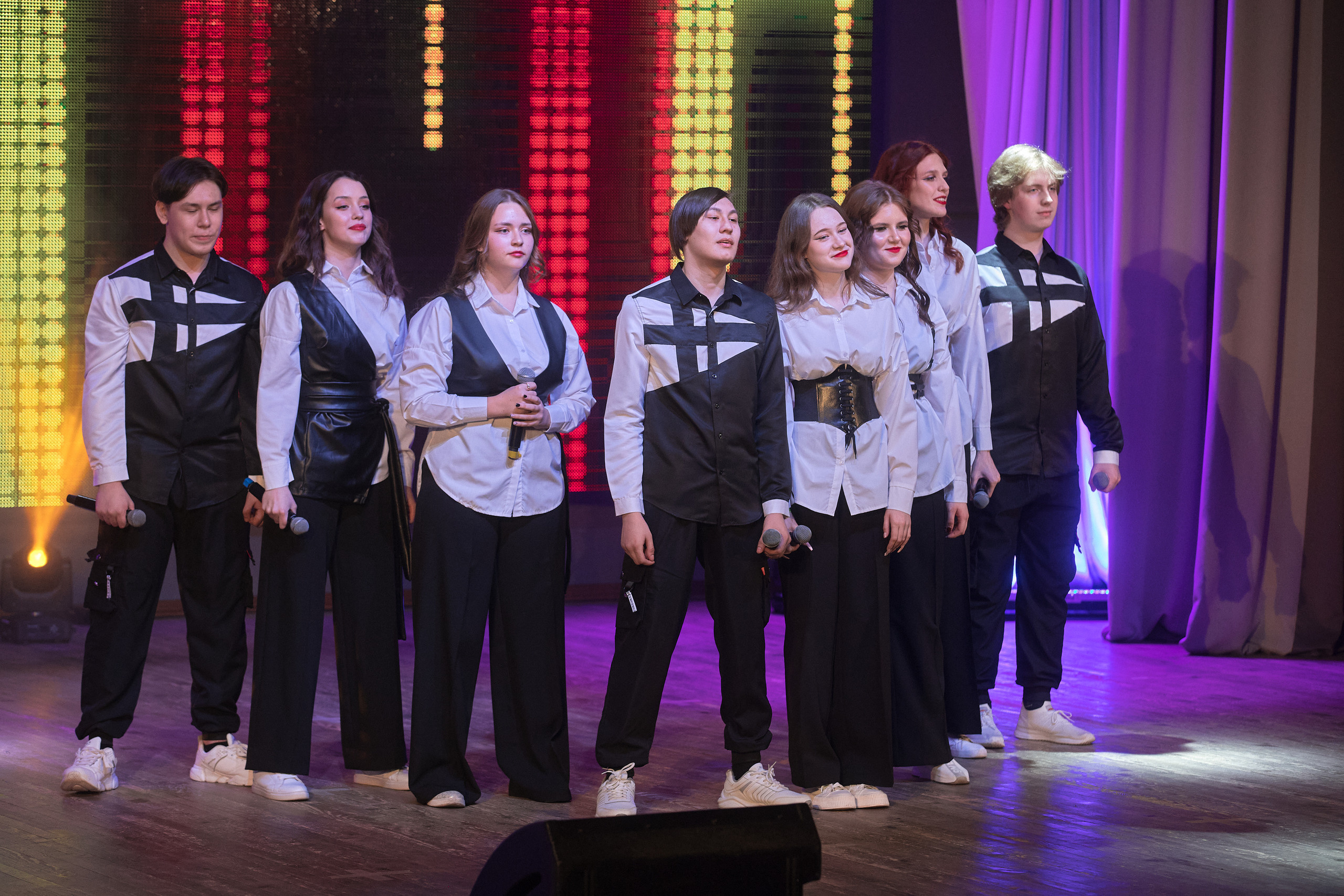 Портфолио репортажной фотосъёмки: Концерт в ДК Железнодорожников. Фотограф Яковлев Роман — Красноярск