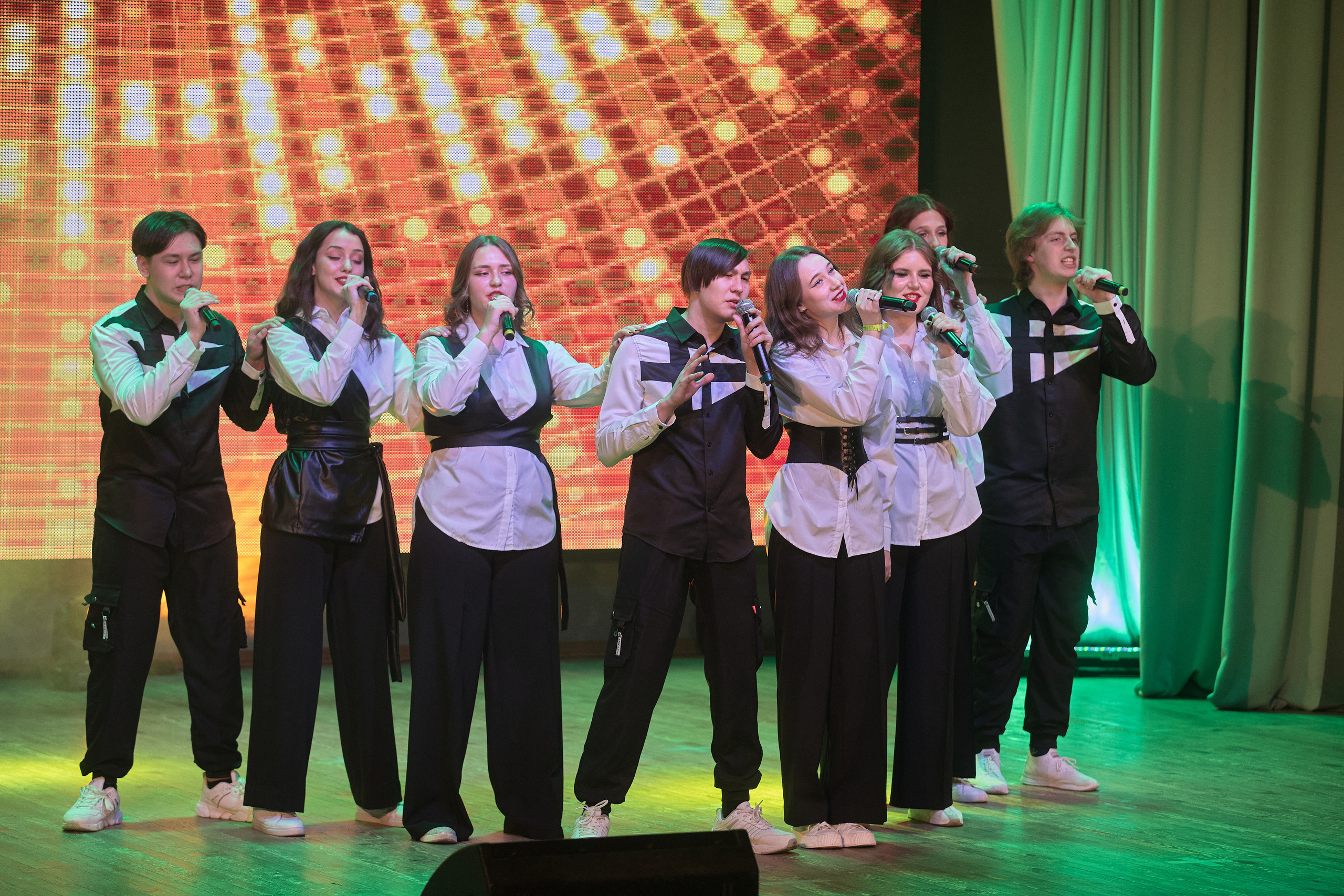 Портфолио репортажной фотосъёмки: Концерт в ДК Железнодорожников. Фотограф Яковлев Роман — Красноярск