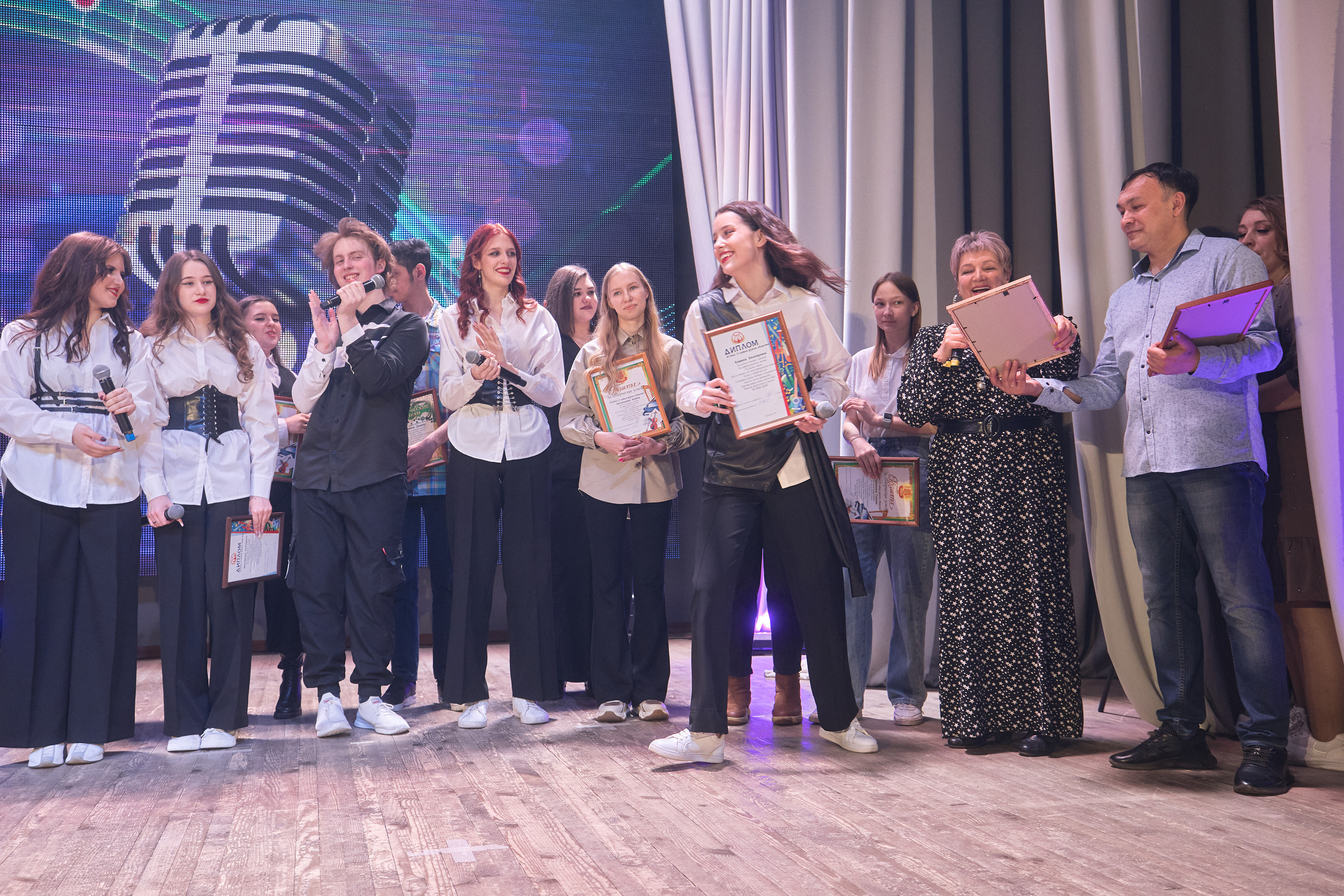 Портфолио репортажной фотосъёмки: Концерт в ДК Железнодорожников. Фотограф Яковлев Роман — Красноярск