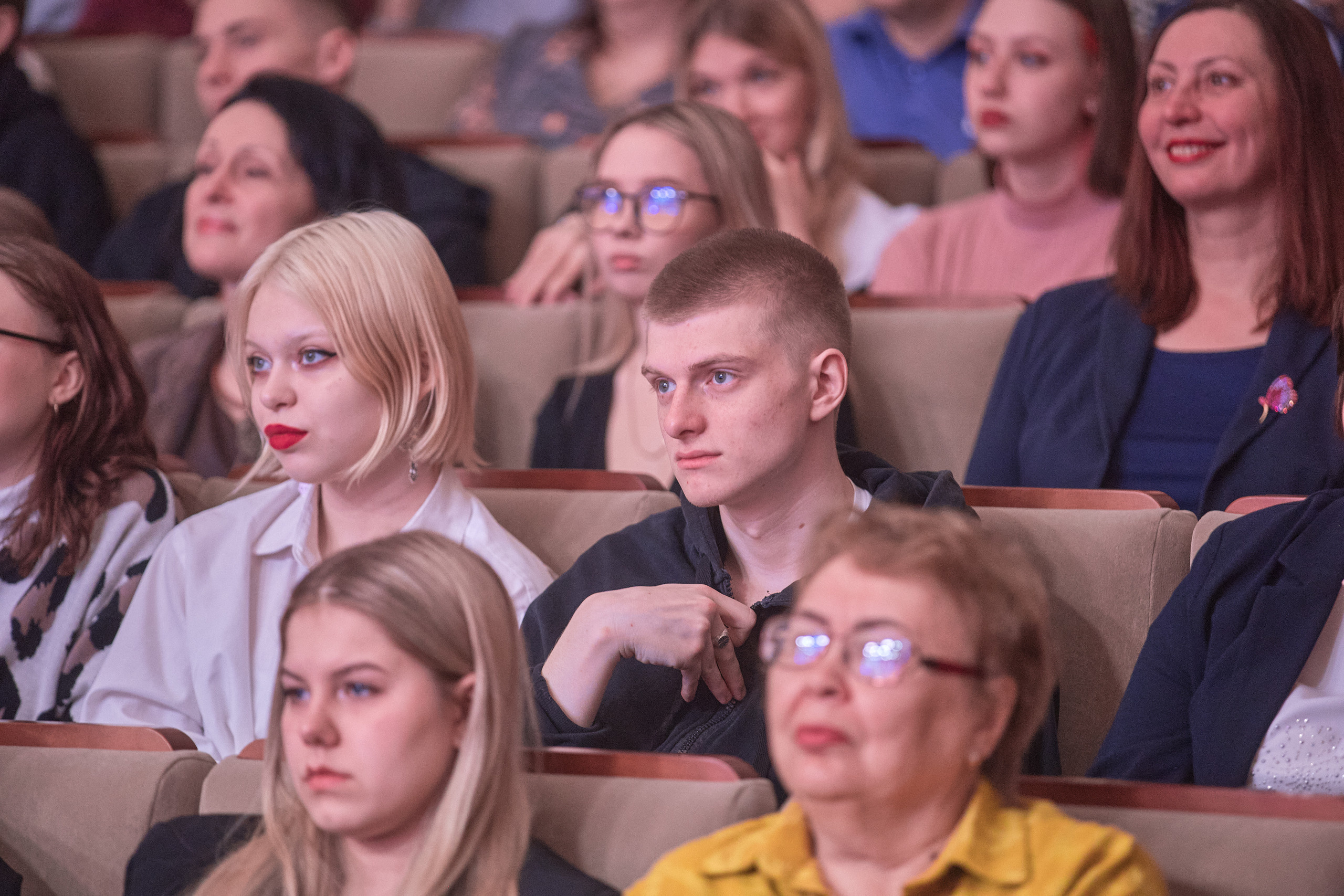 Портфолио репортажной фотосъёмки: Концерт в ДК Железнодорожников. Фотограф Яковлев Роман — Красноярск